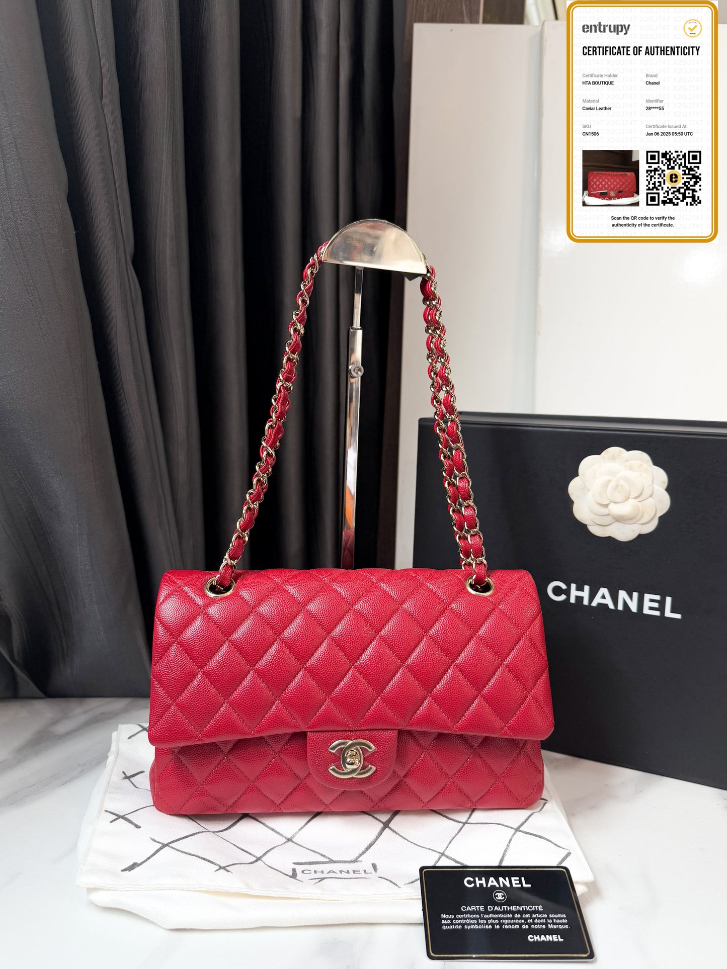 Chanel Classic Caviar Size M