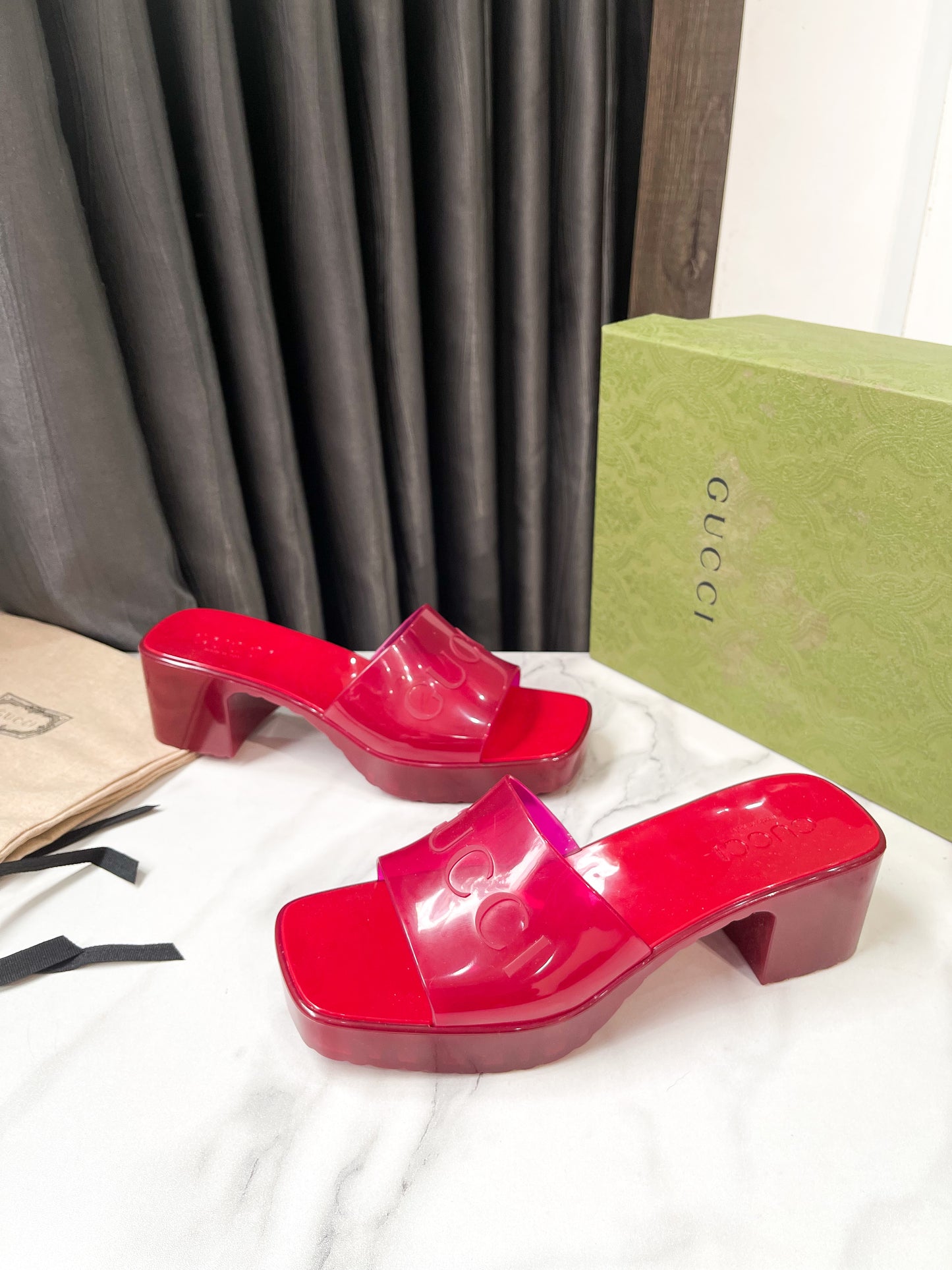 Dép Nhựa Gucci Đỏ Size 35
