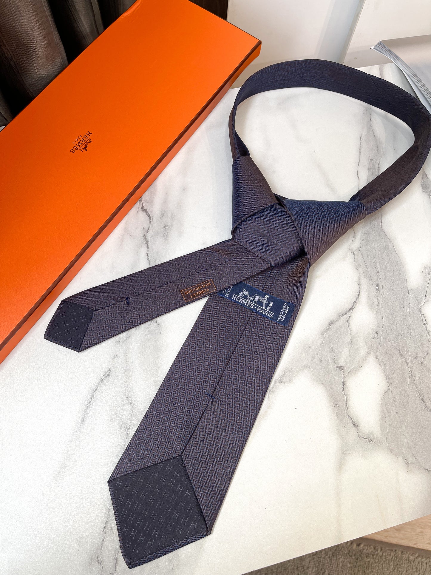 Cà Vạt Hermes Ánh Kim Vàng