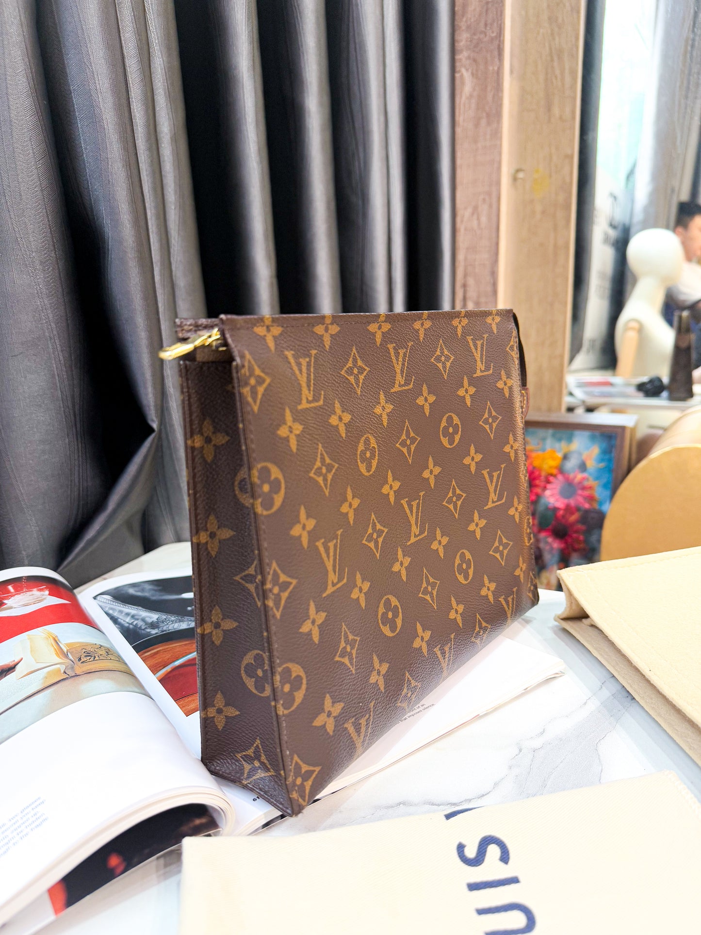 Pouch LV Mono