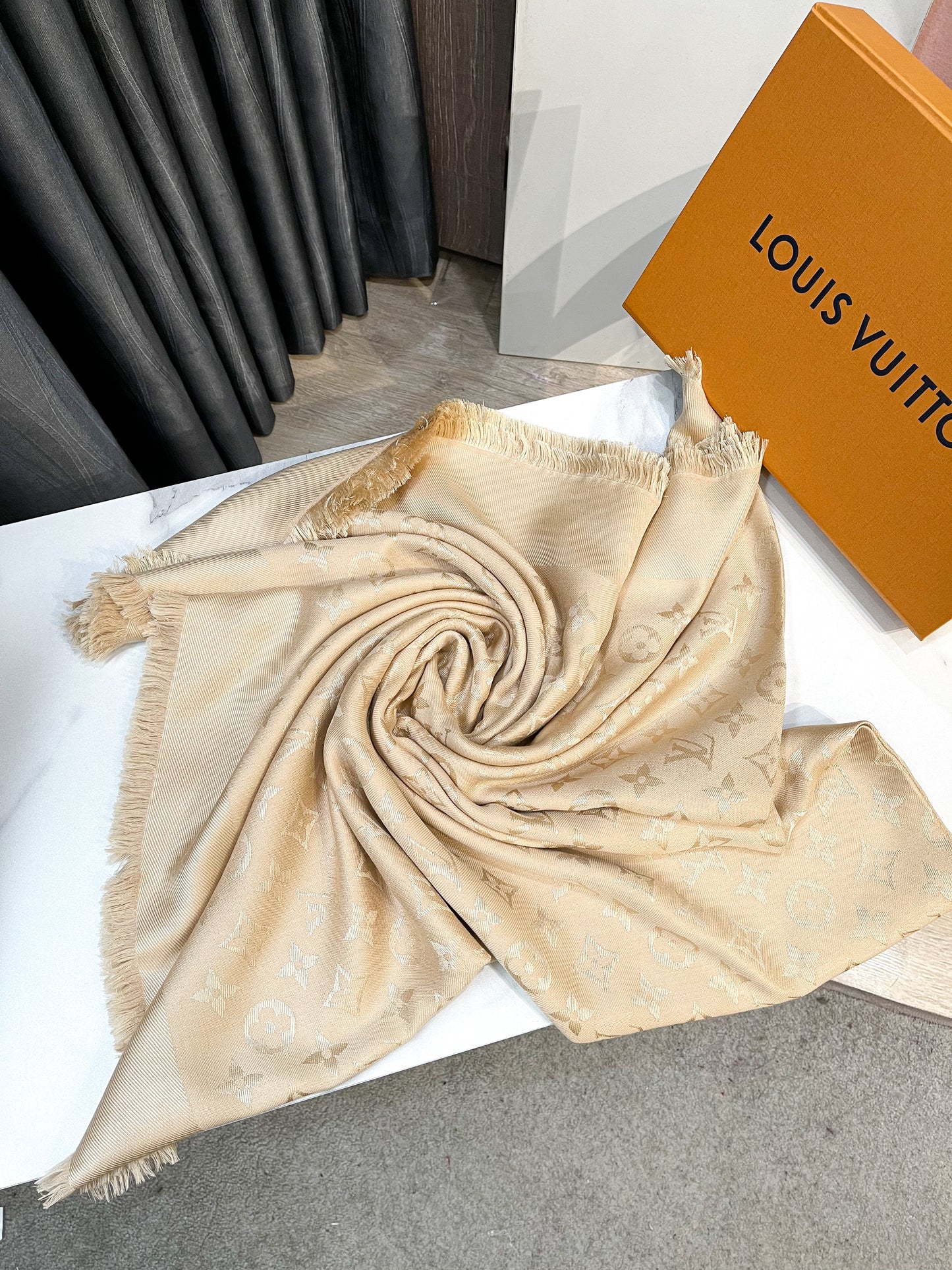 Khăn LV Khổ 140x140