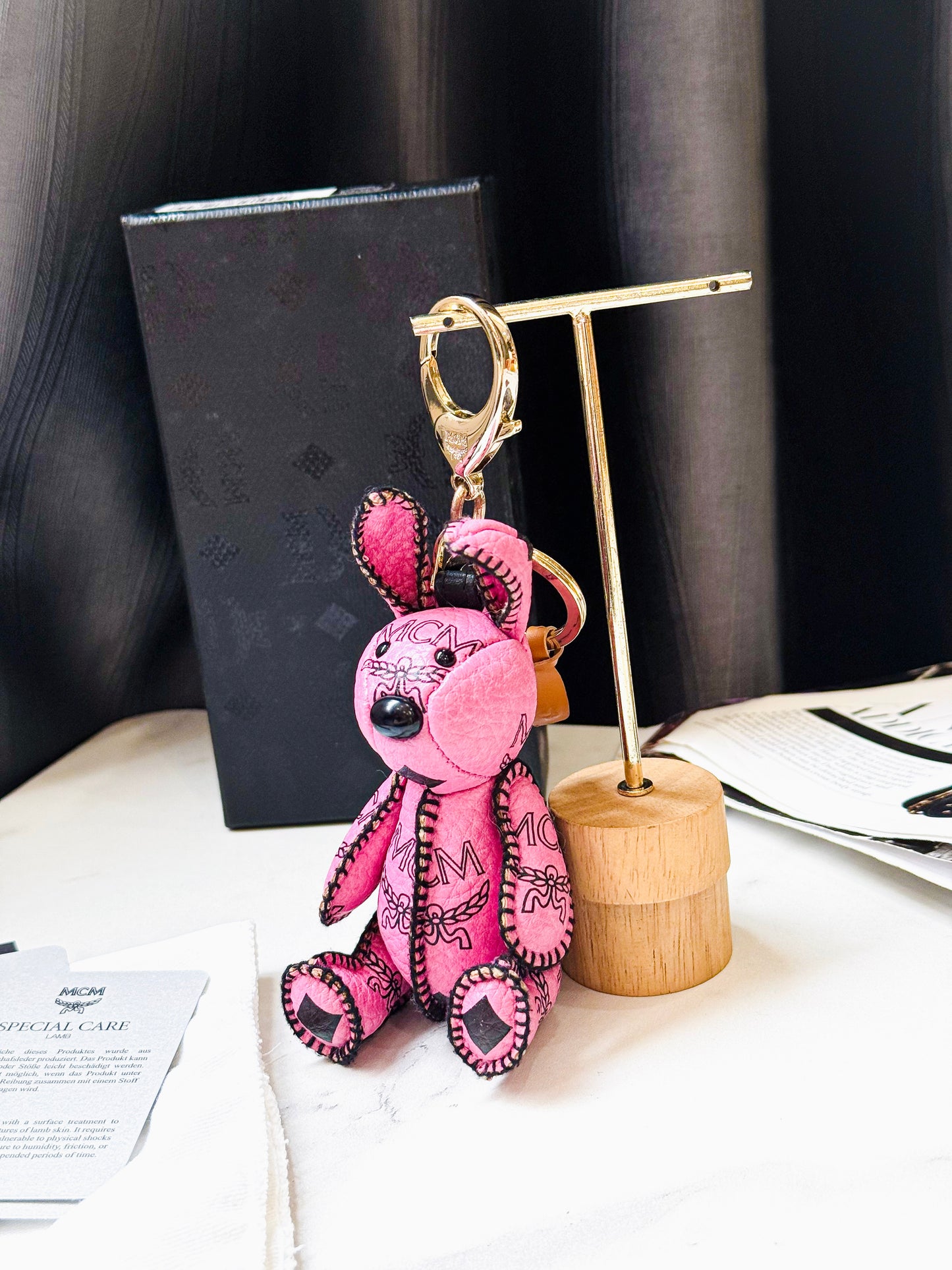 Charm Thỏ MCM Hồng