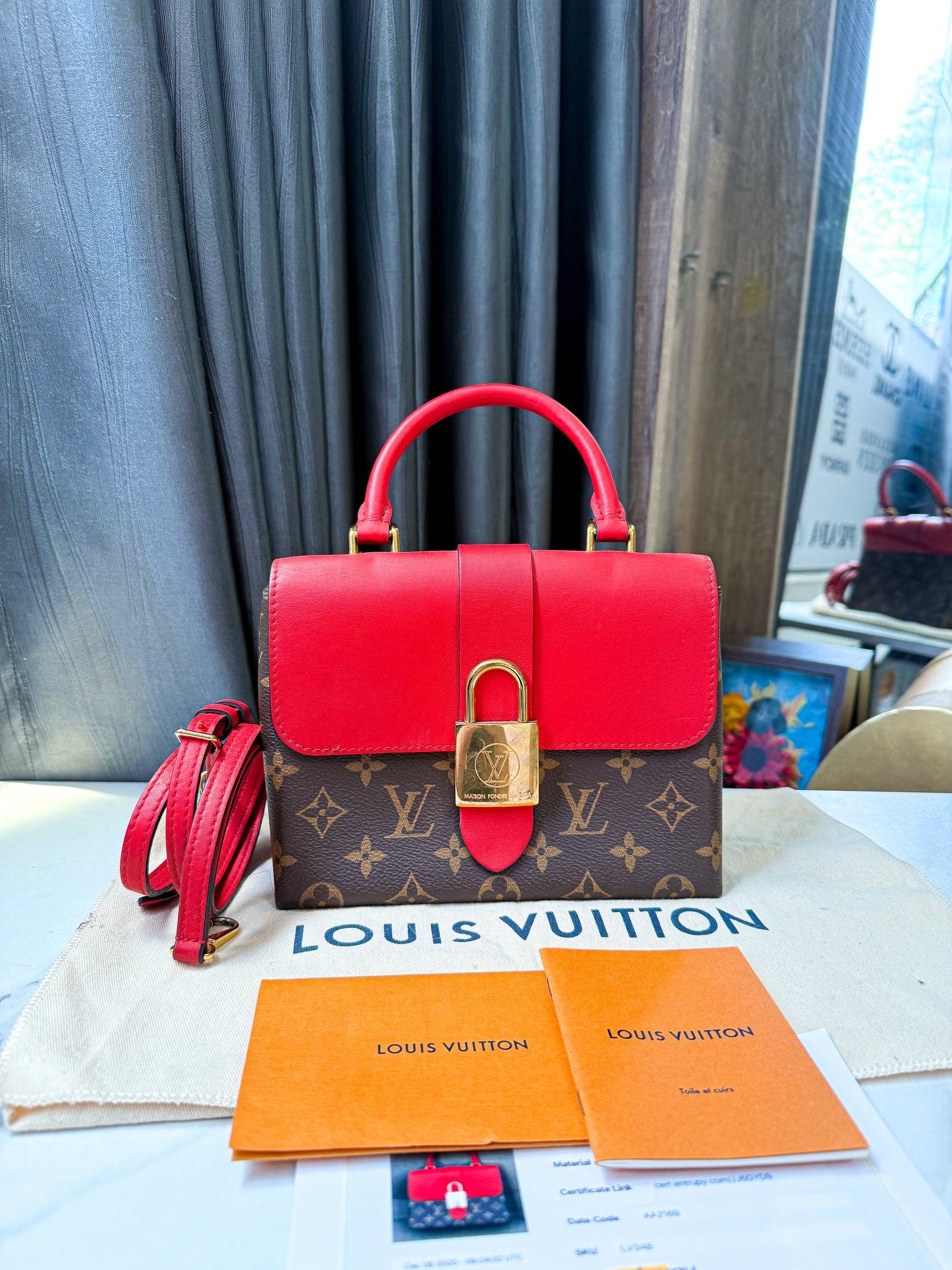 LV Locky Đỏ