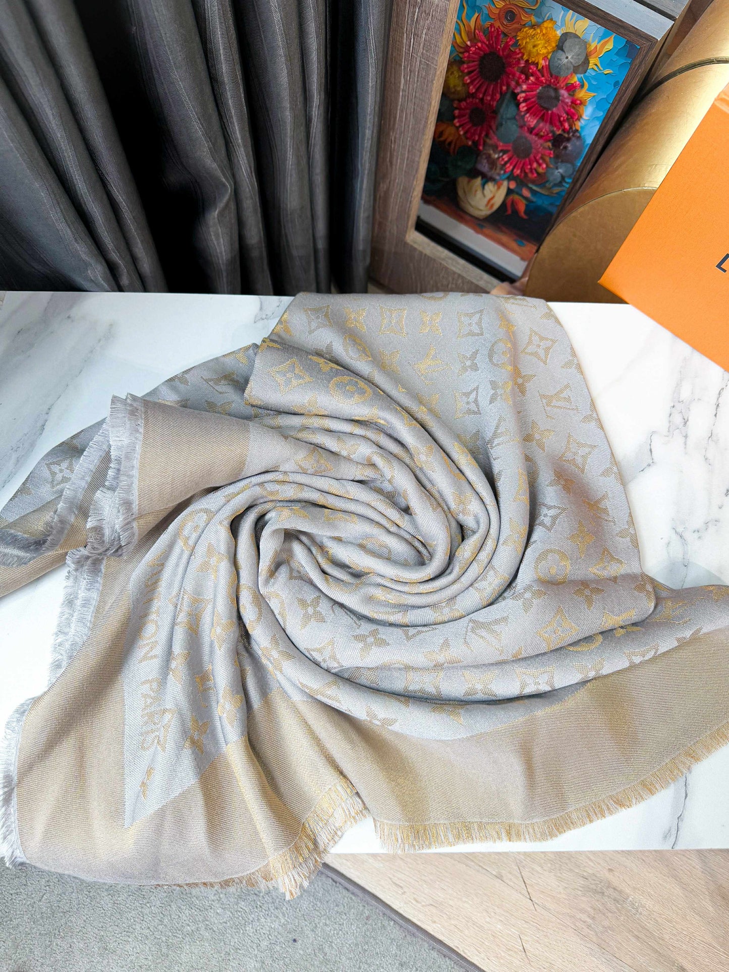 Khăn LV Ánh Kim Mất Tag 30/4