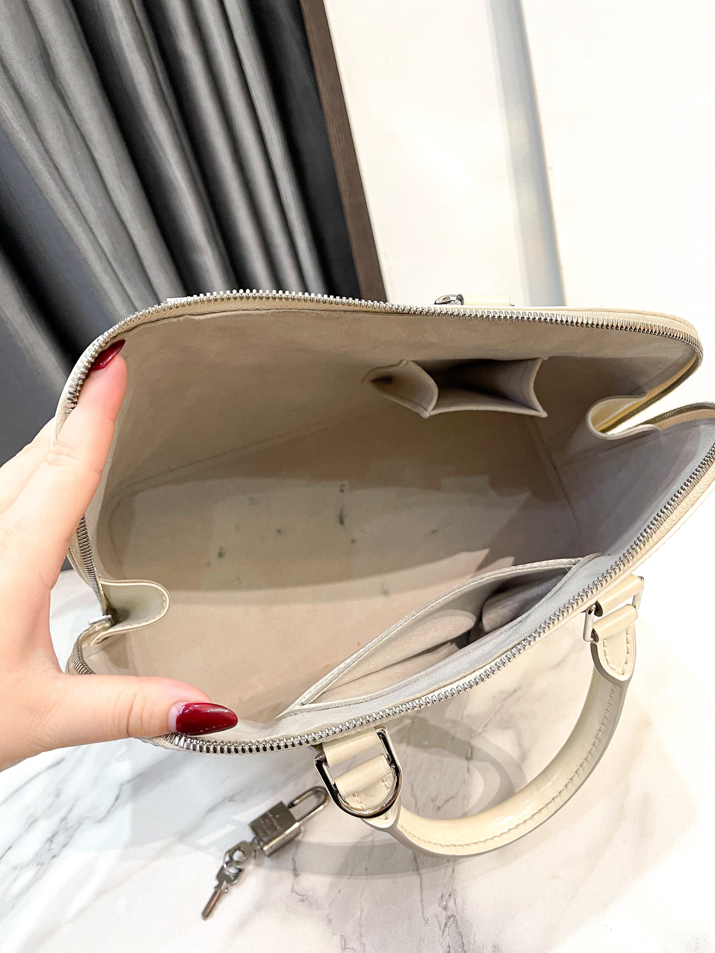 LV Alma Epi Trắng PM