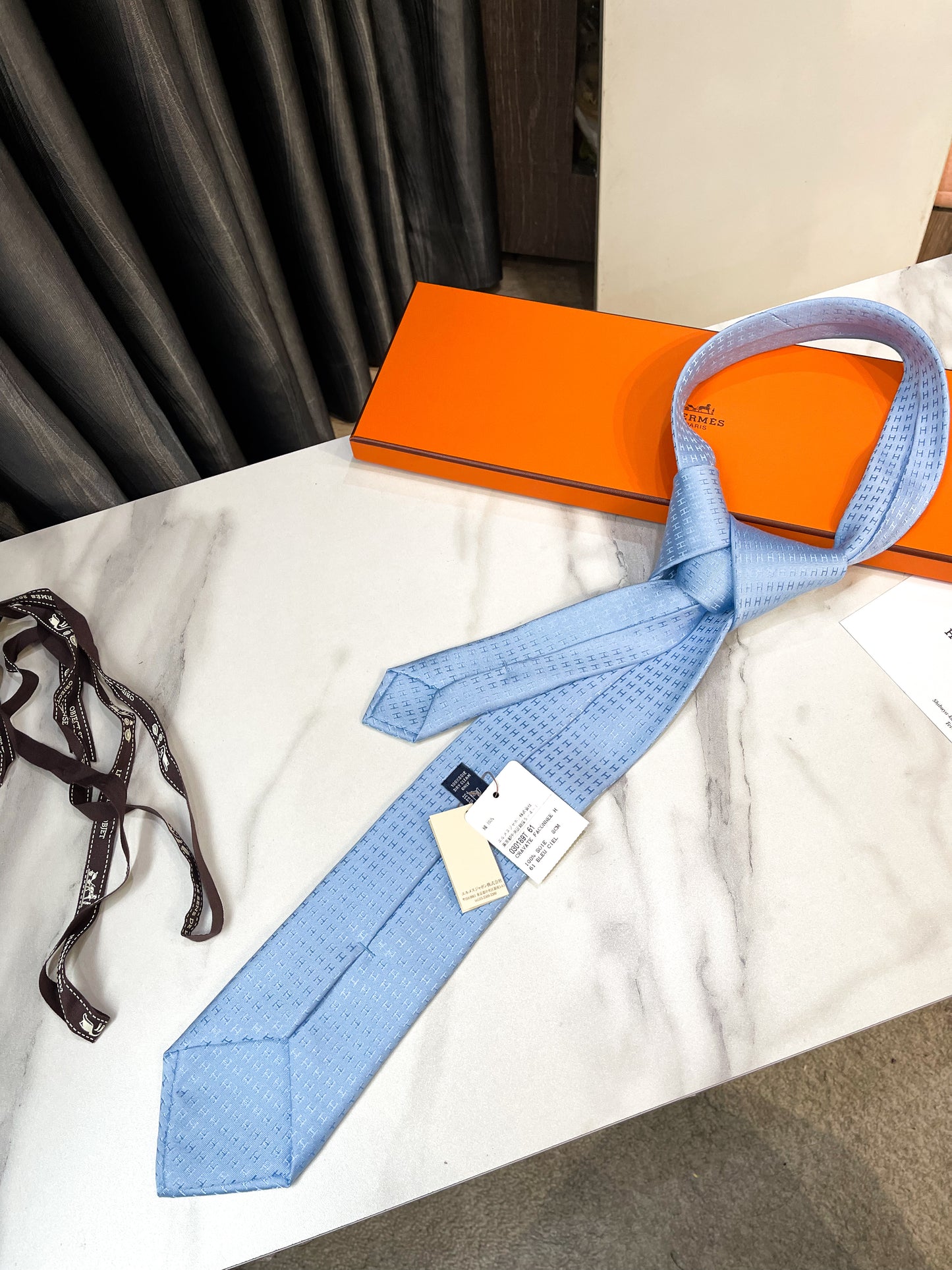 Cà Vạt Hermes