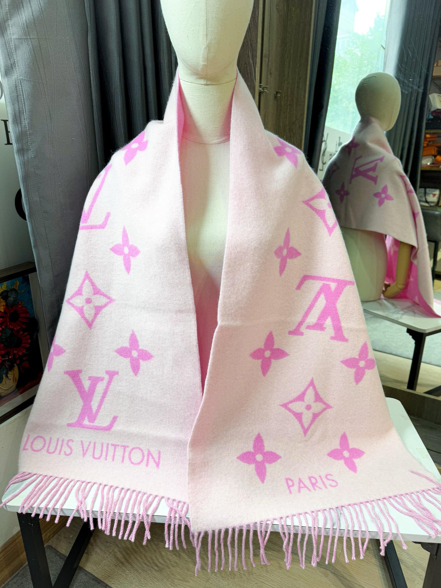 Khăn LV Cashmere Hồng 26/2
