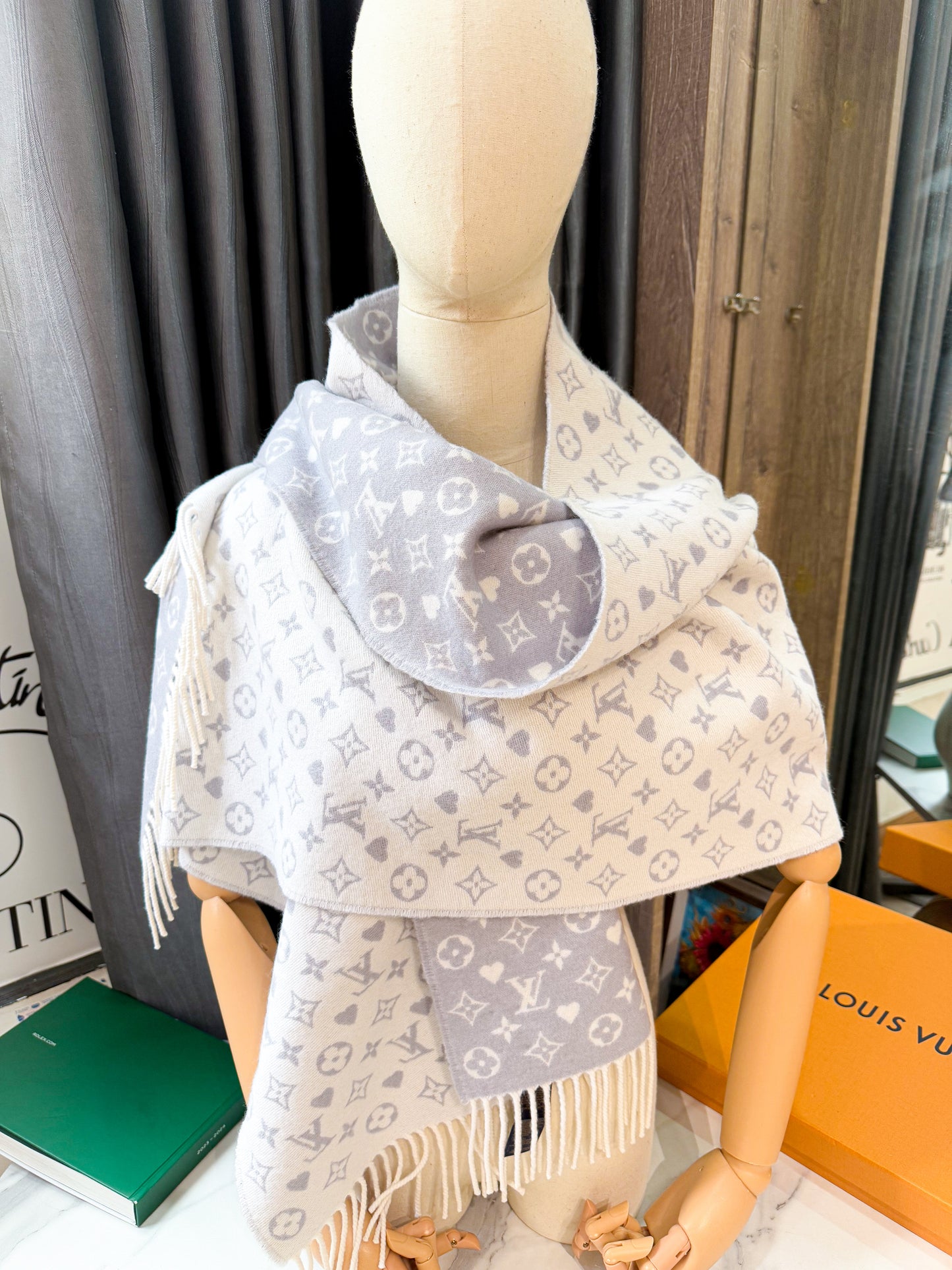 Khăn LV Cashmere Game On Grey 14/5