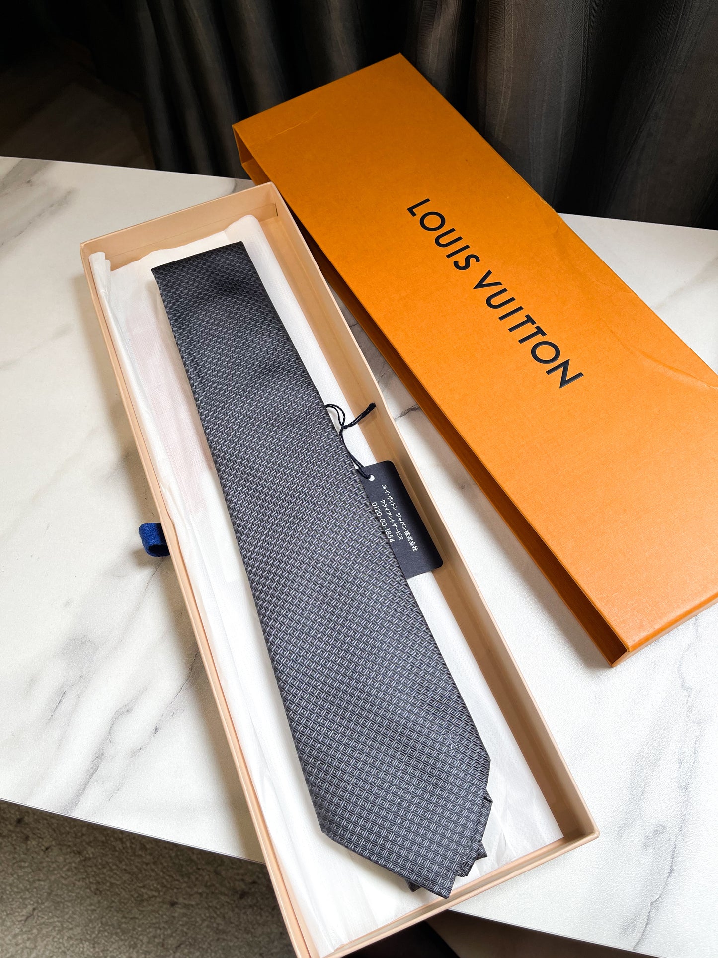 LV Tie