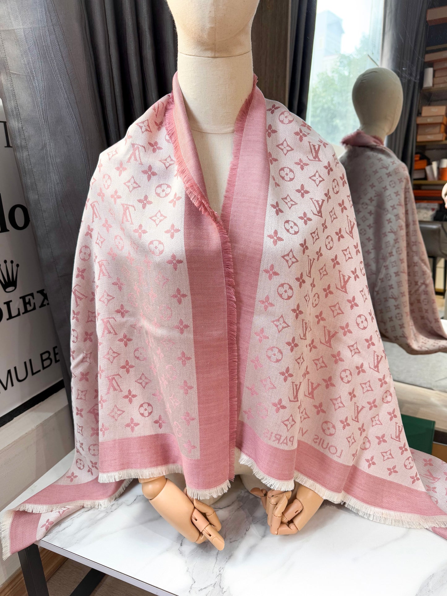 Khăn LV Denim Hồng