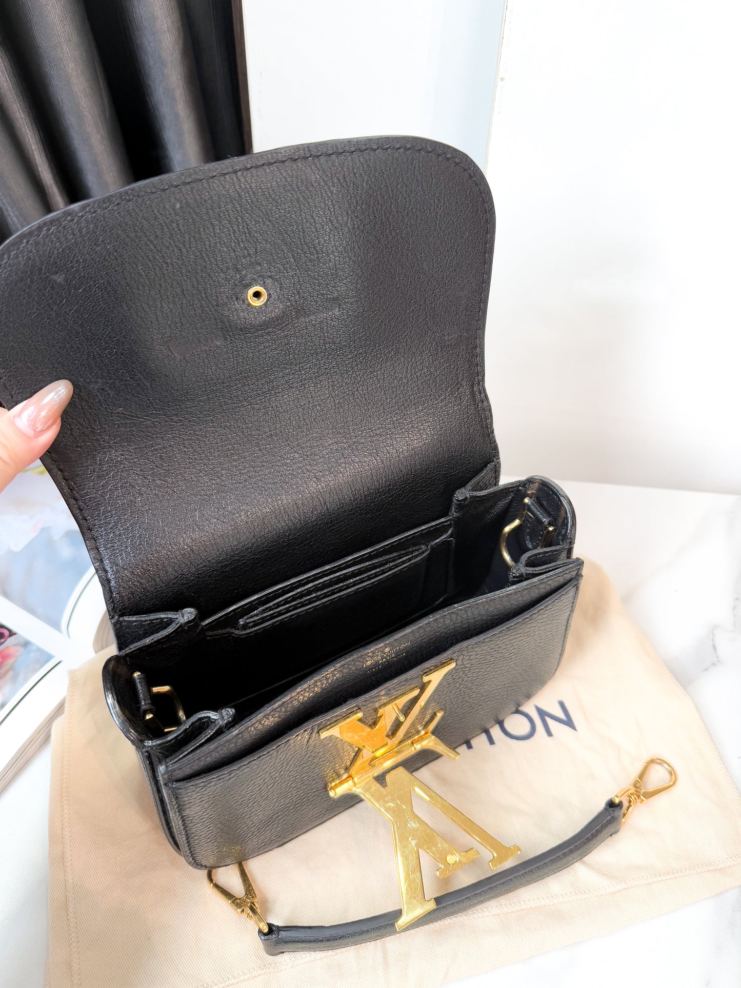 LV Da Bê Đen Top Handle
