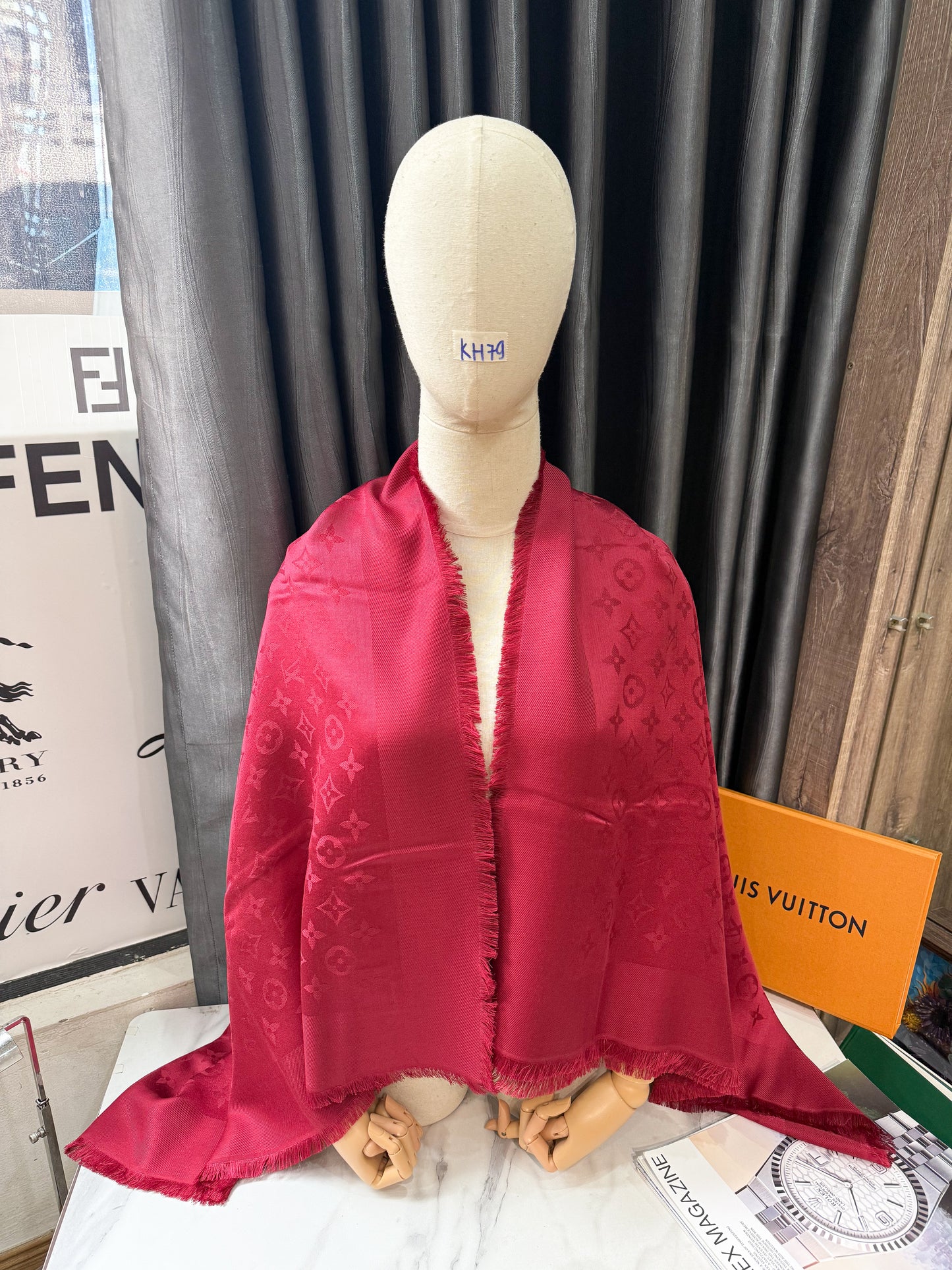 Khăn LV Đỏ KH79 16/12