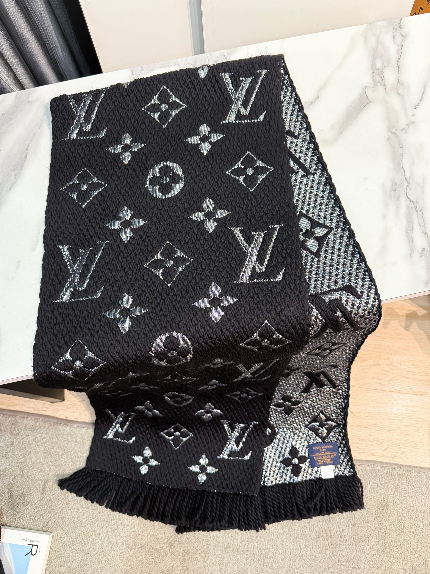 Khăn LV Len Đen Ánh Kim