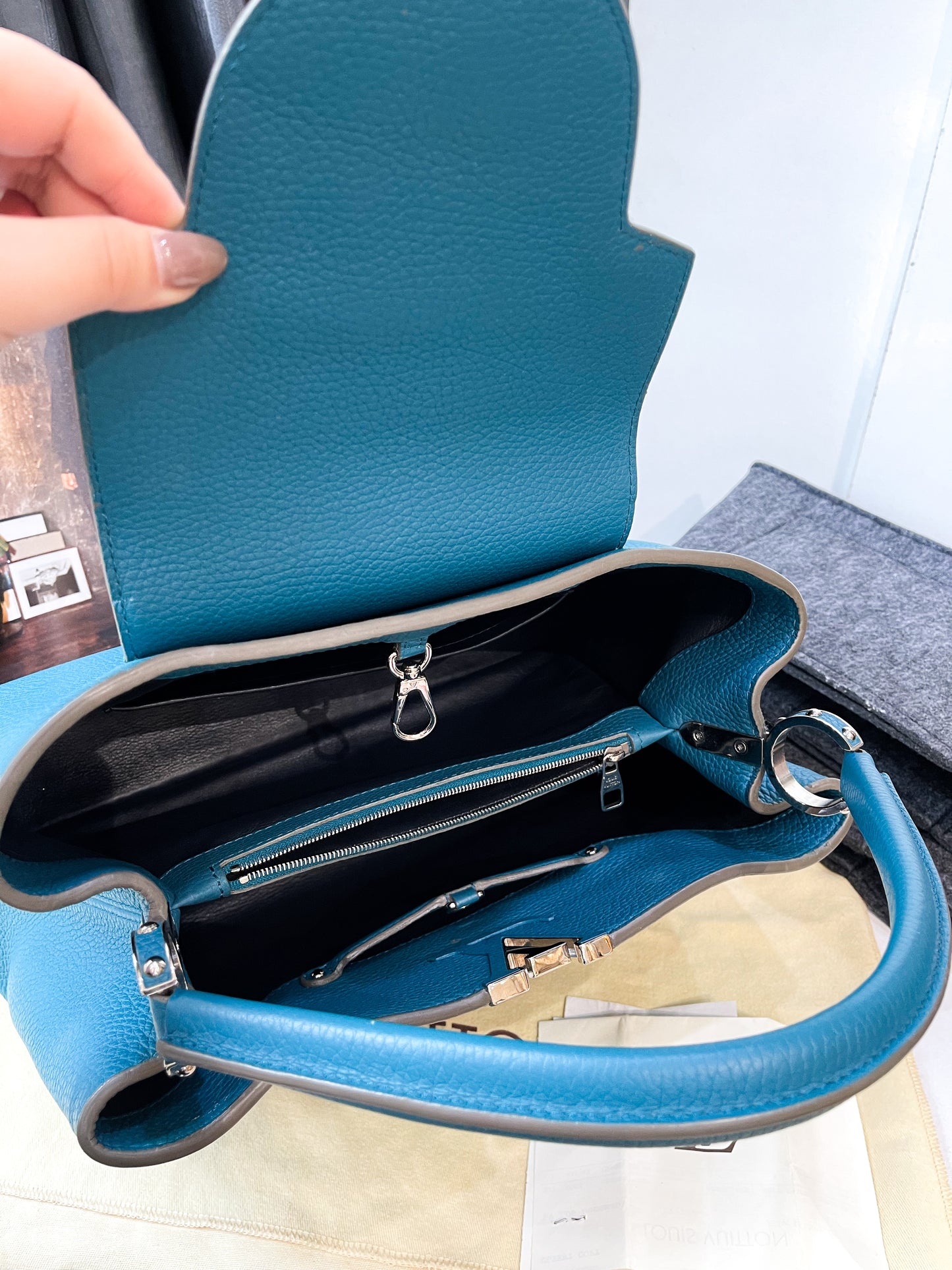 A LV Capucines Xanh