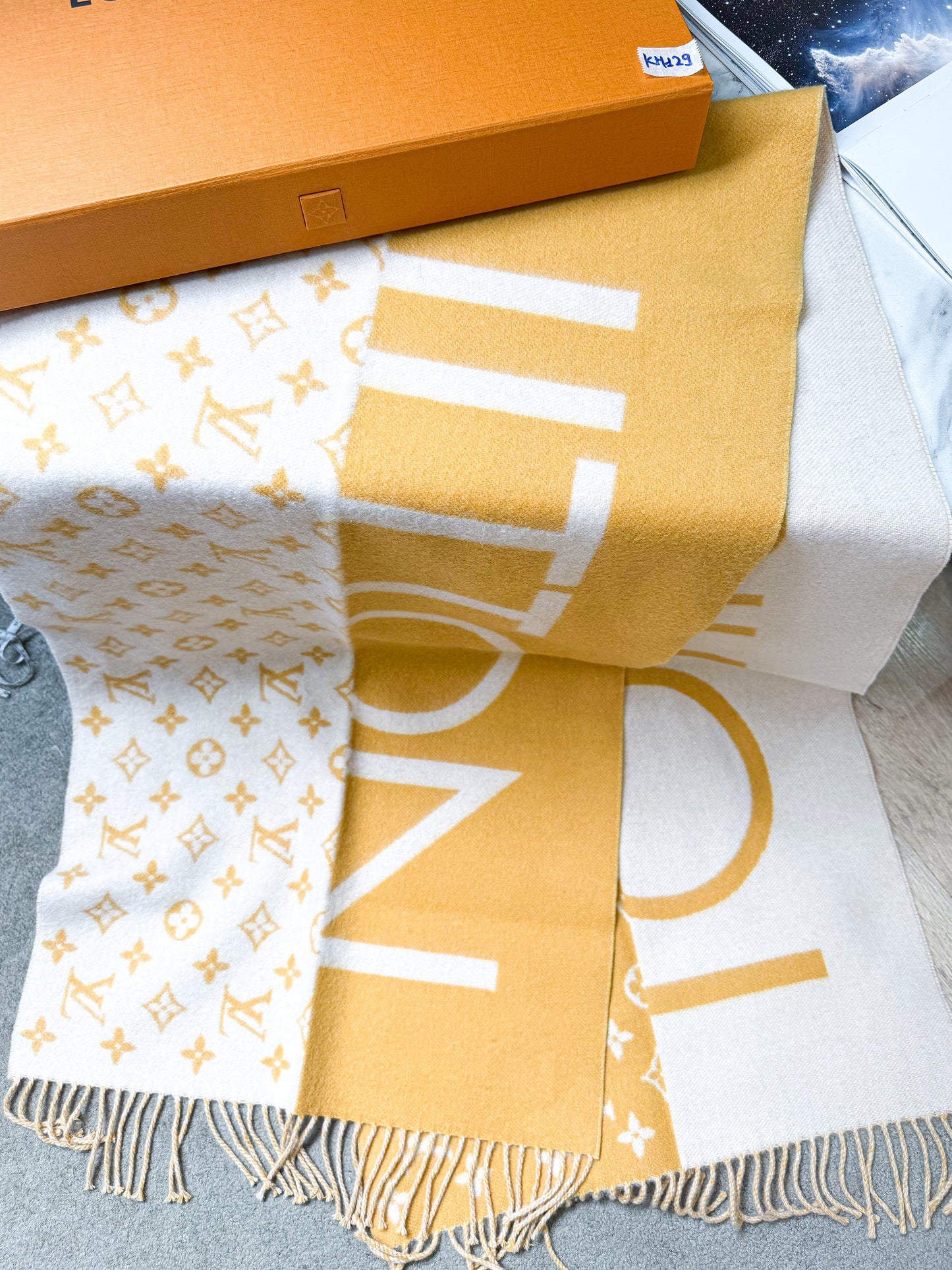 Khăn LV Cashmere Vàng KH129