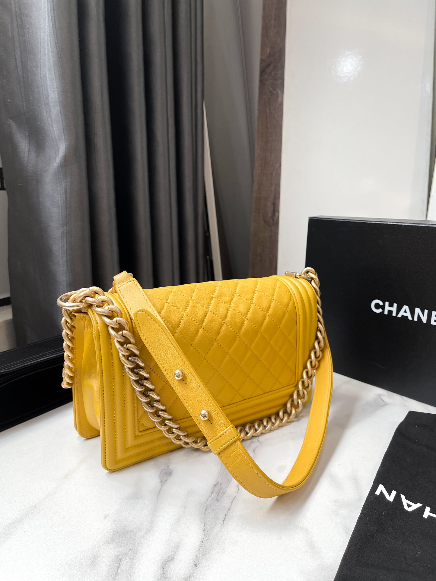Chanel Boy Size M Vàng