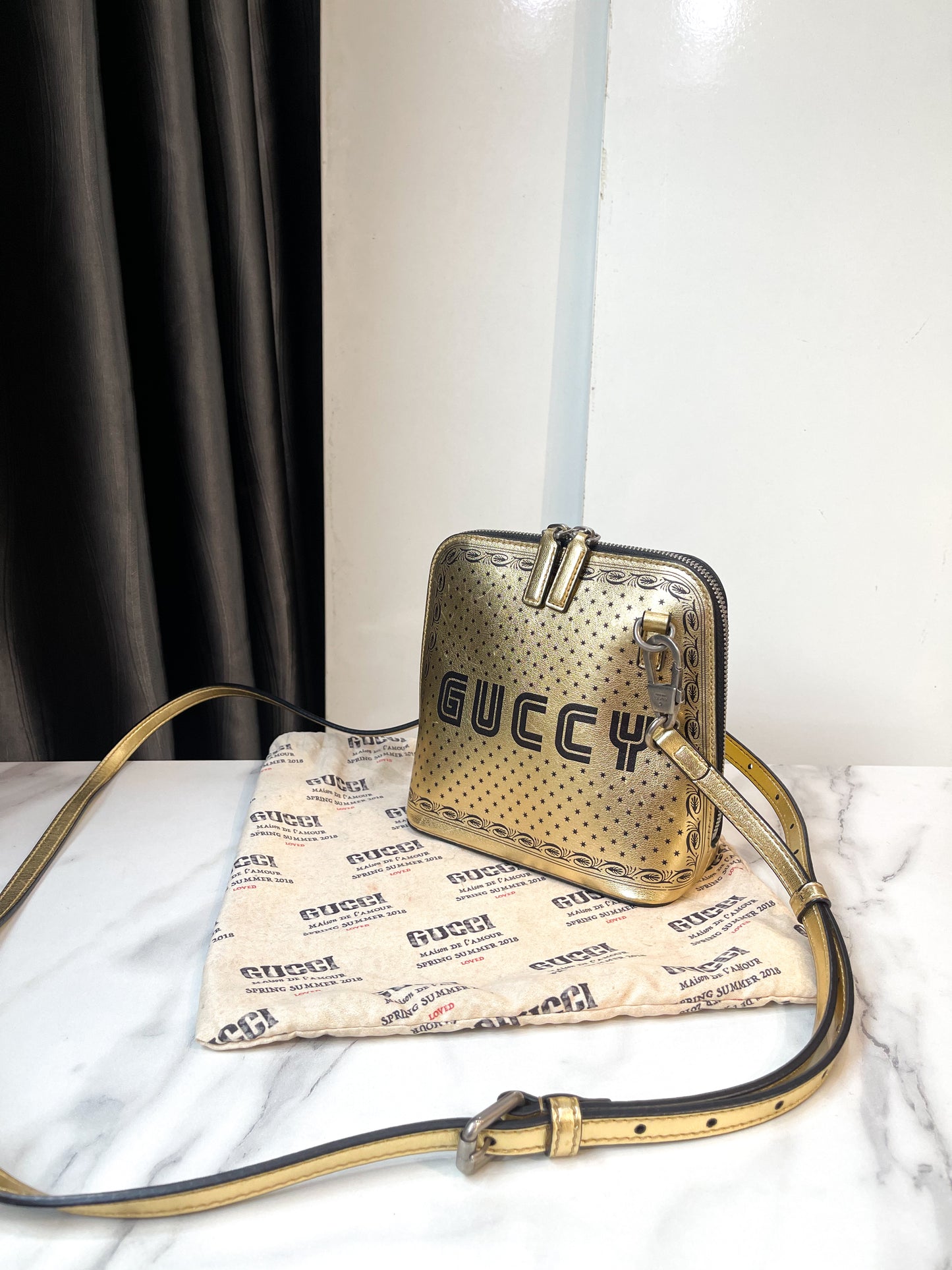 Túi Gucci Hến Nhũ Vàng