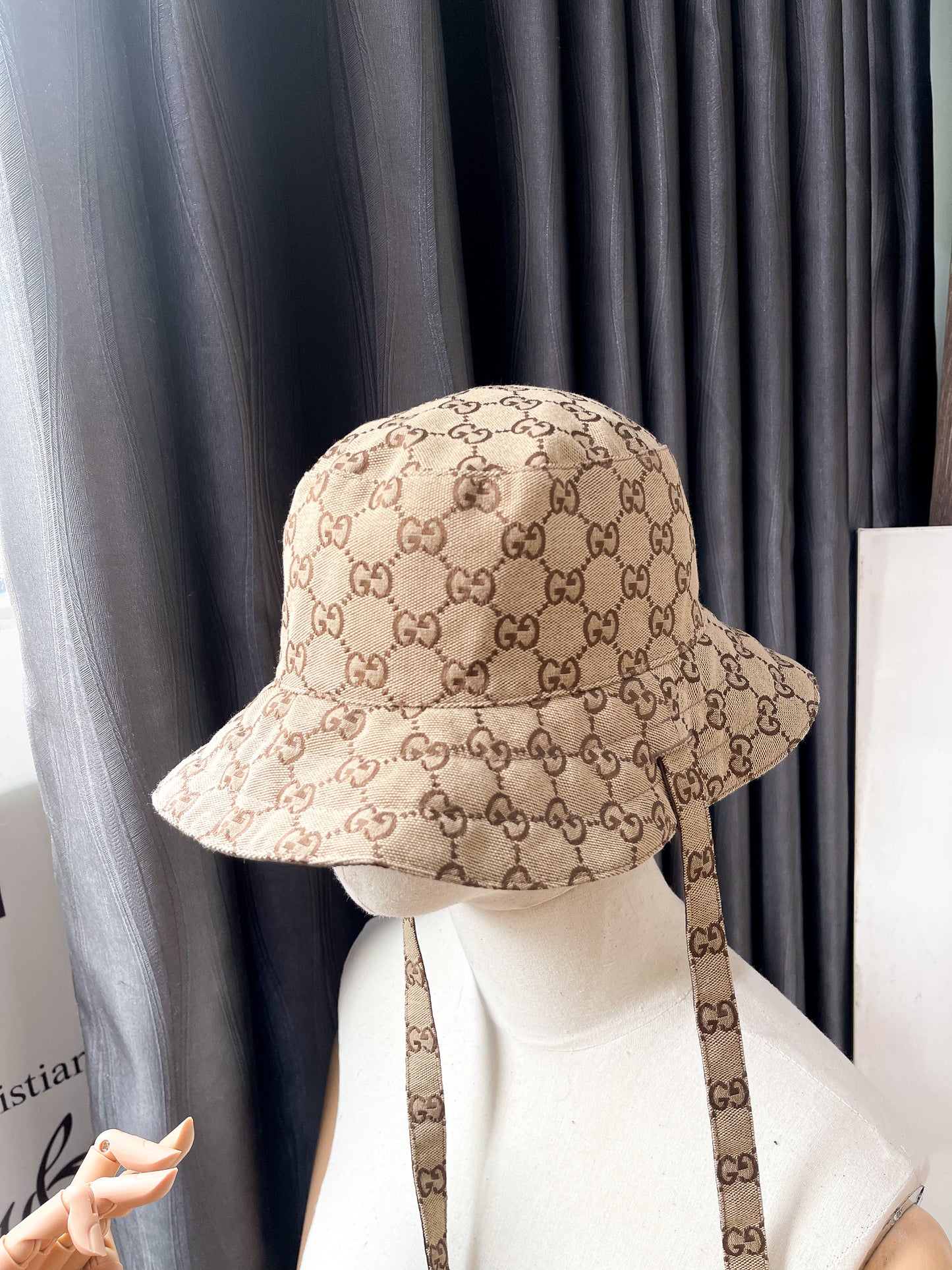 Mũ Gucci New 2 Mặt Kèm Dây