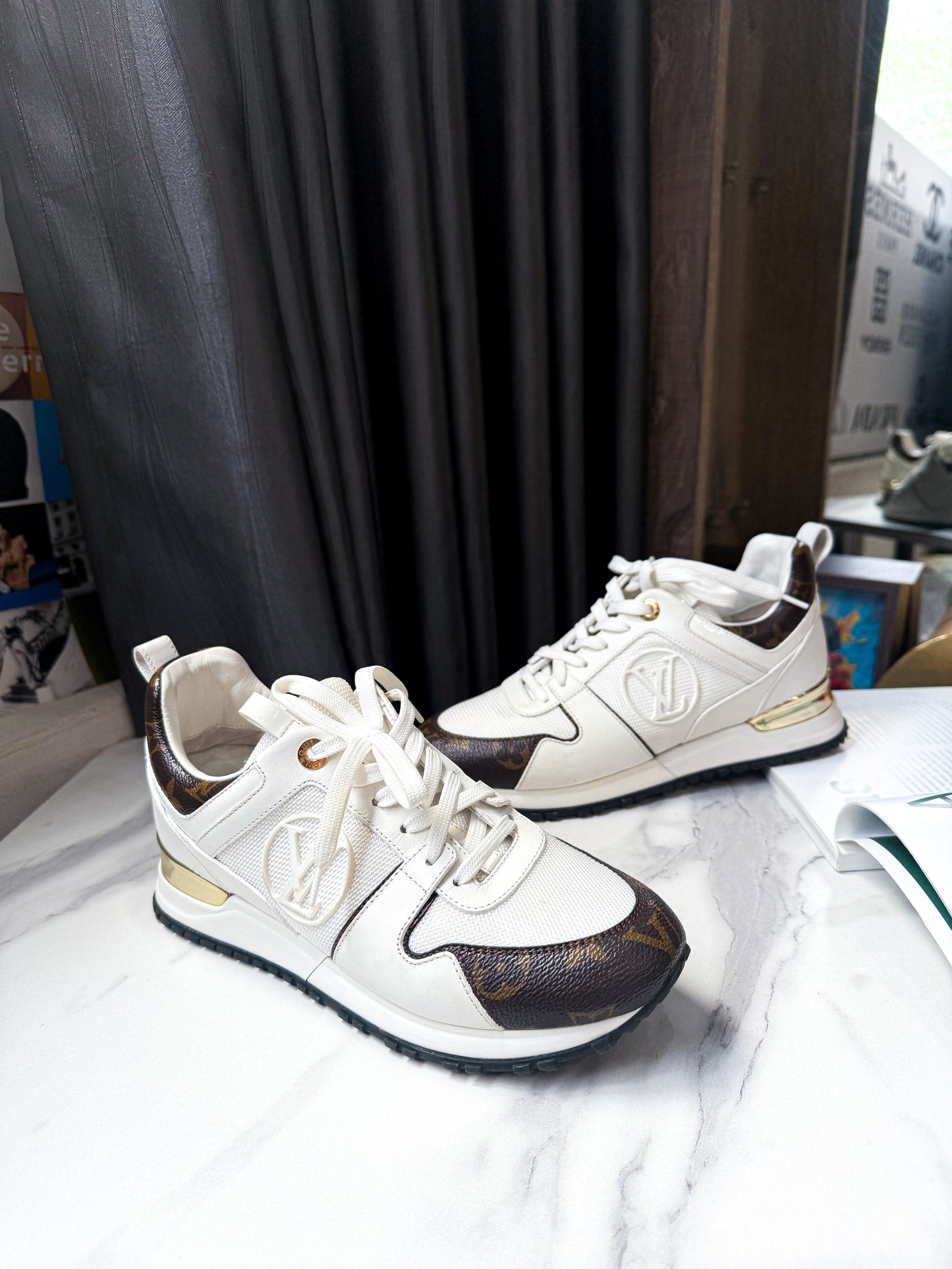 Giày LV Hot Trắng Size 36.5 Used