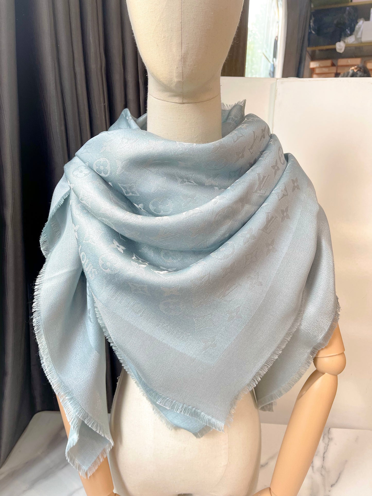 Khăn LV Ánh Kim Xanh Pastel