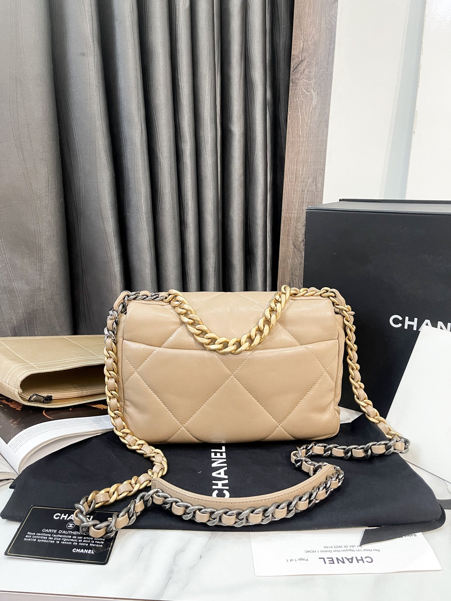 Chanel C19