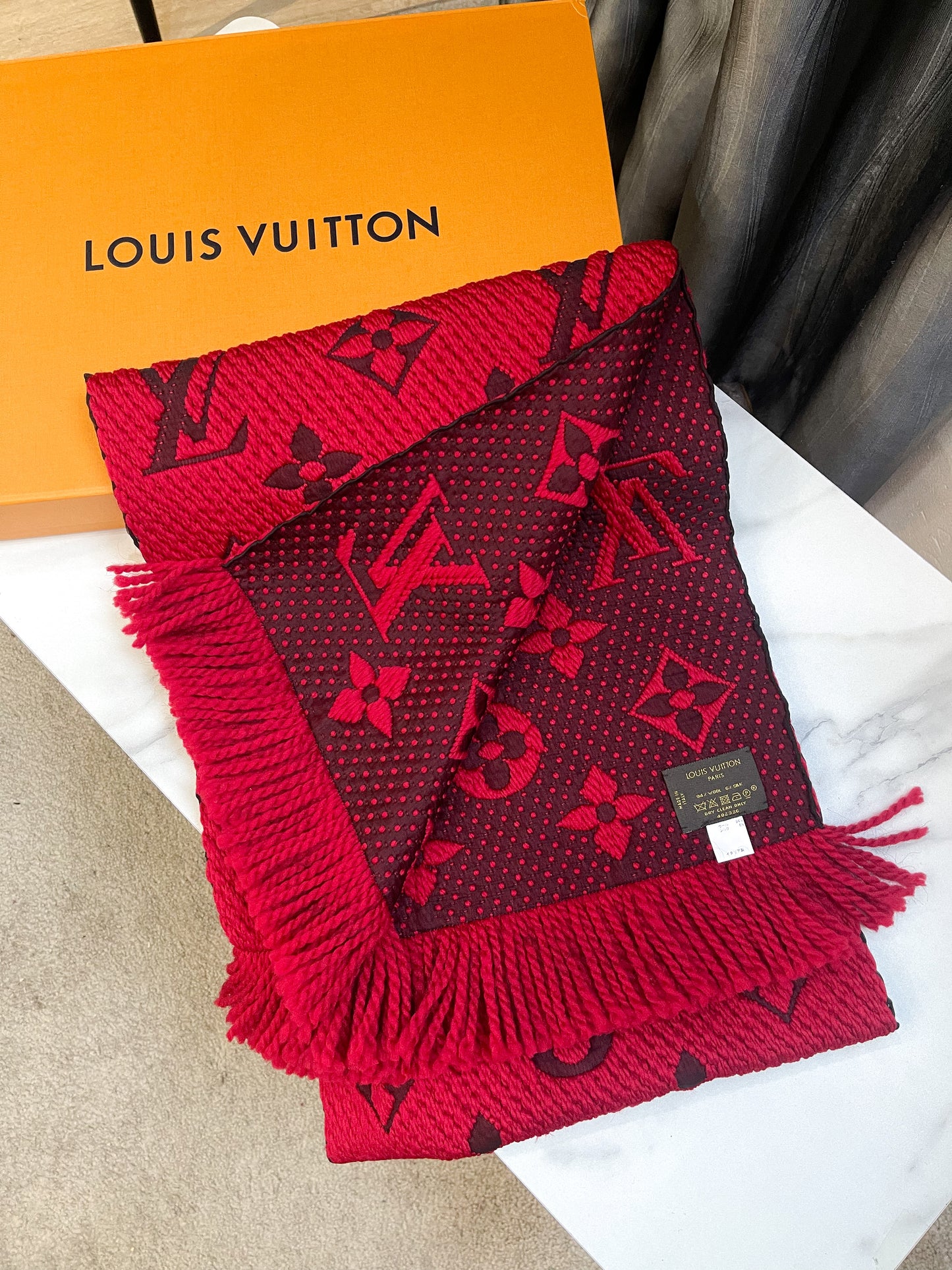 Khăn LV Len Đỏ