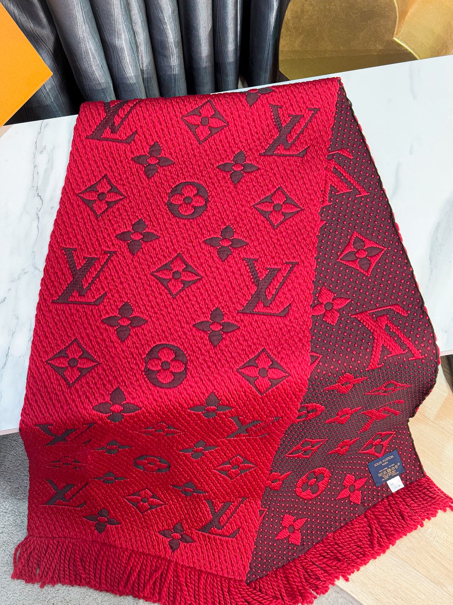 Khăn LV Len Đỏ