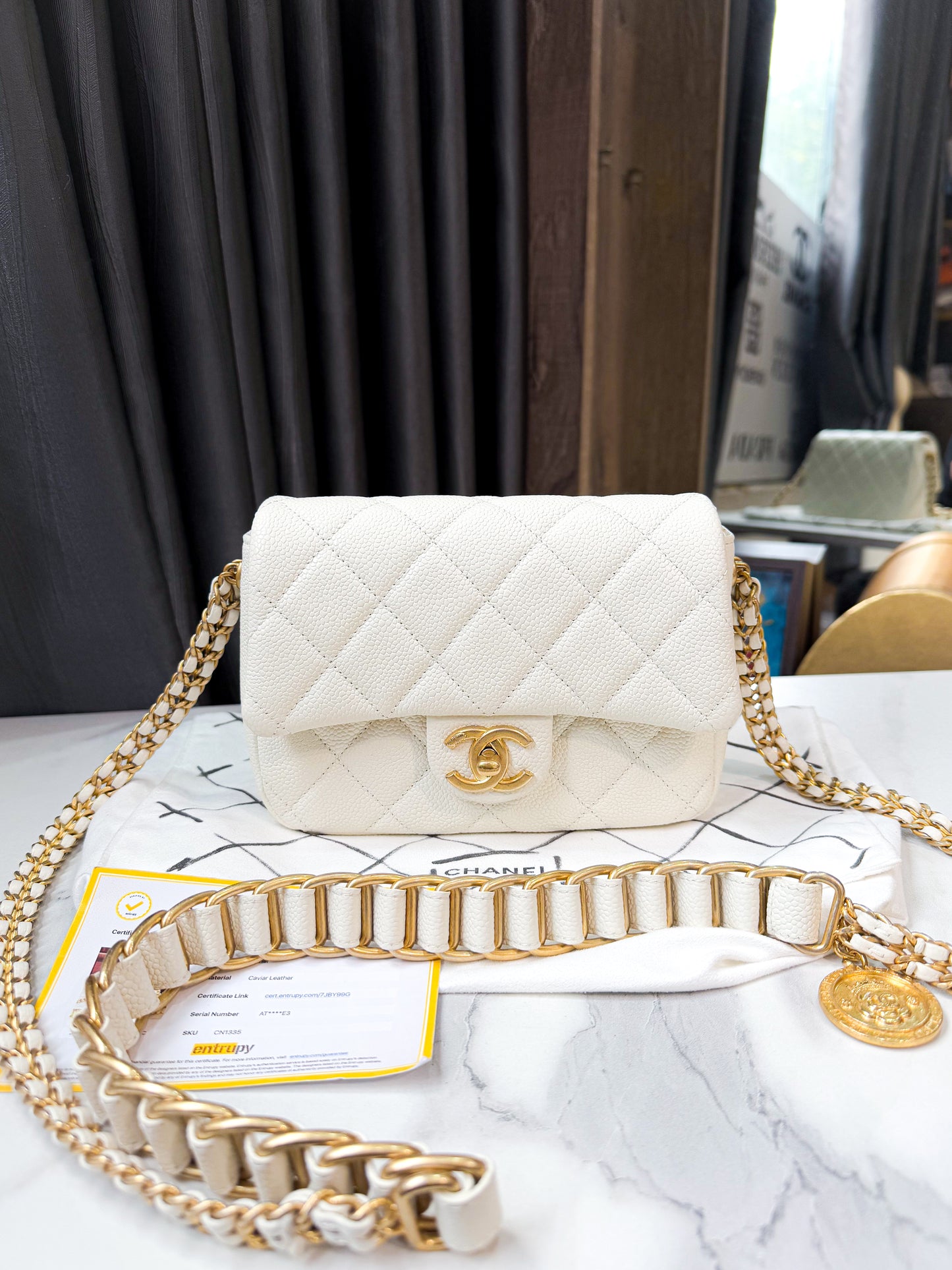 Chanel Trắng Caviar
