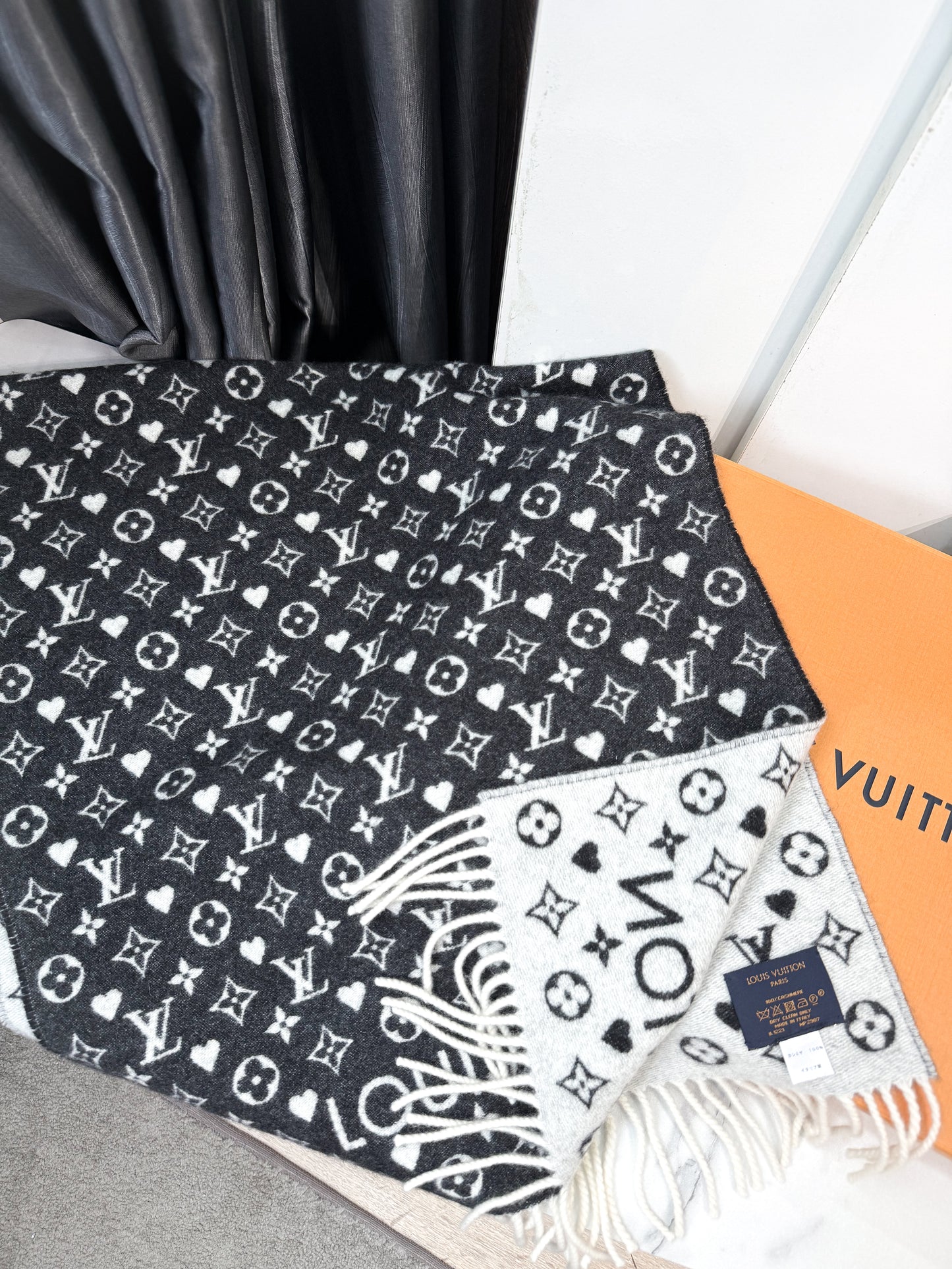 Khăn LV Cashmere Game On