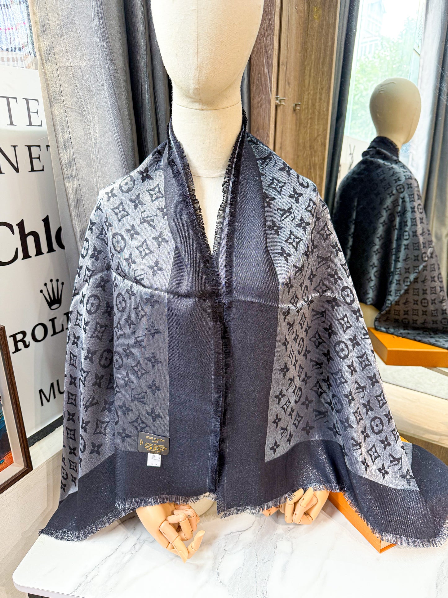 Khăn LV Ánh Kim Đen Ghi 23/2