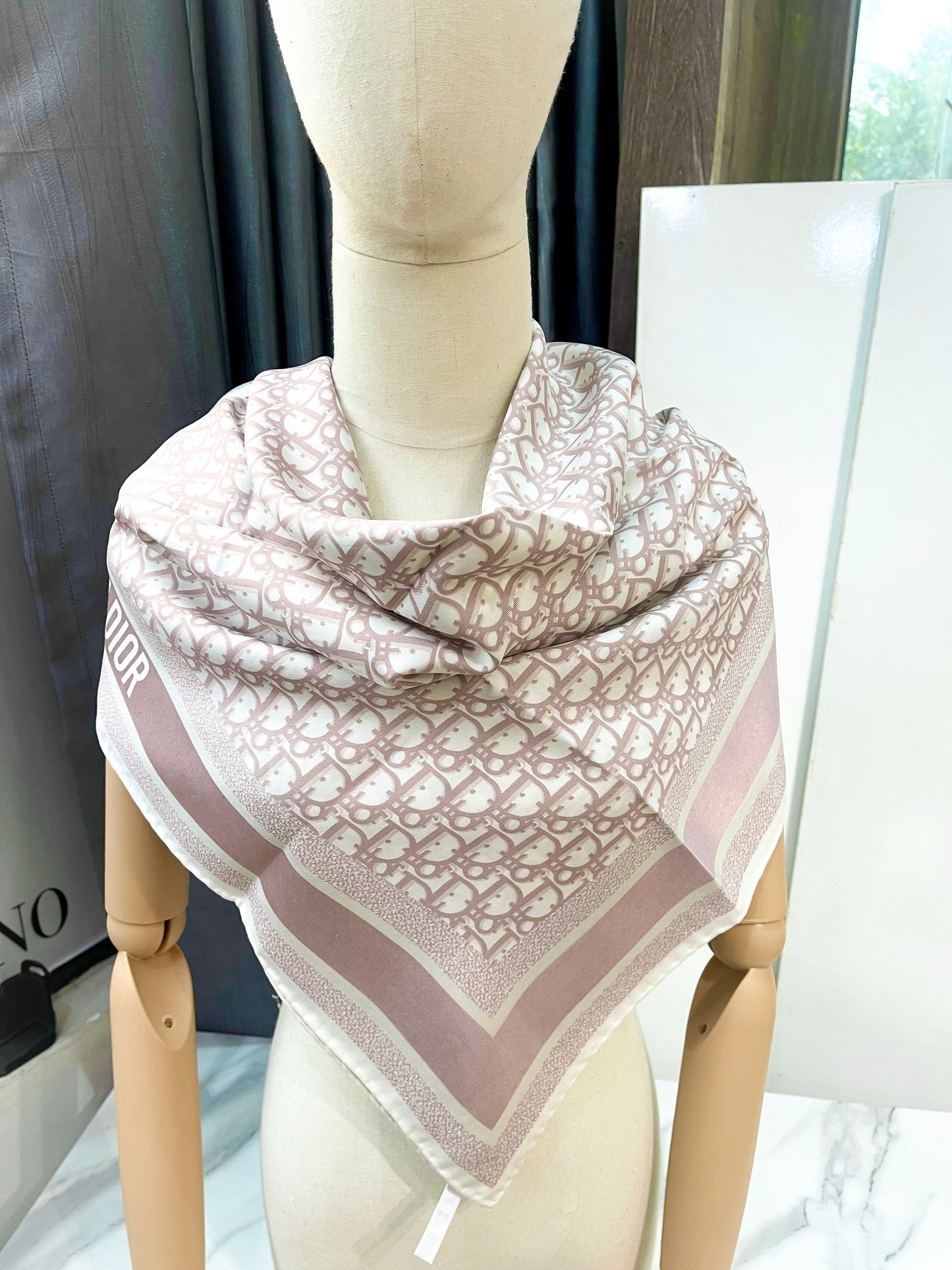 Khăn Lụa Dior 2 Mặt 2 Màu Used