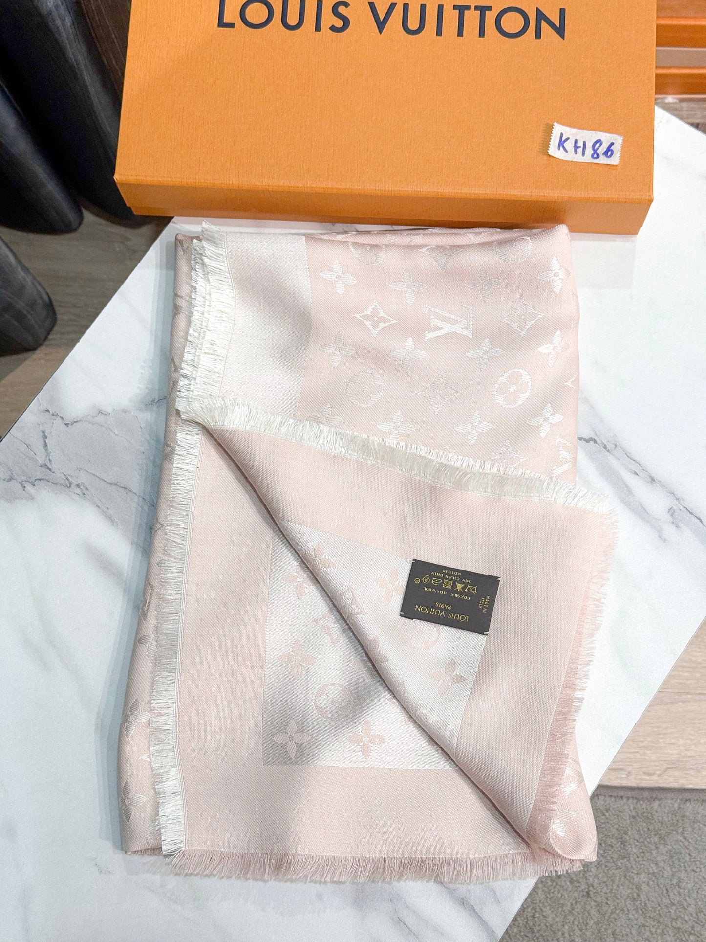 Khăn LV Hồng KH86 20/12