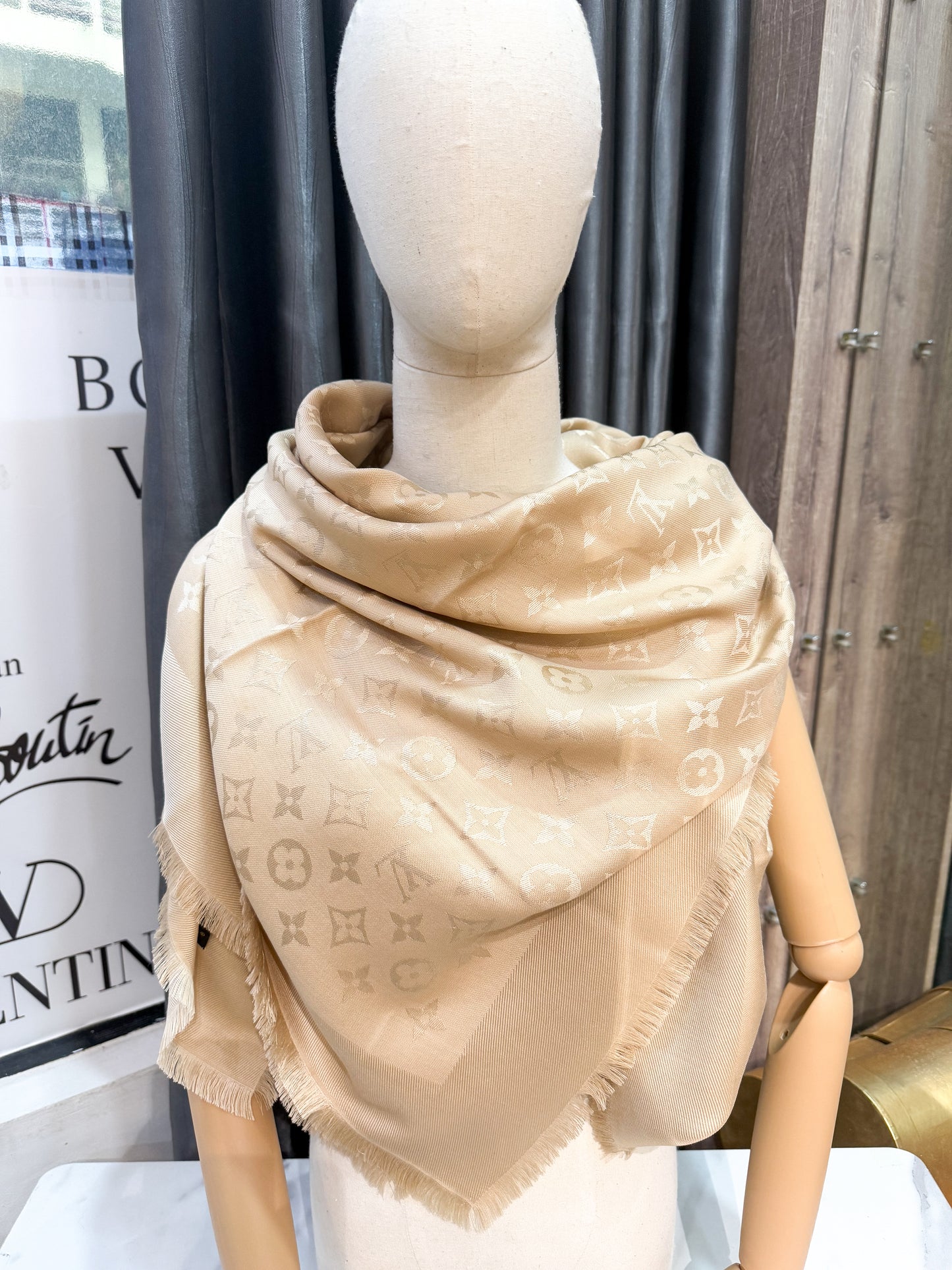 Khăn LV Begie Nâu