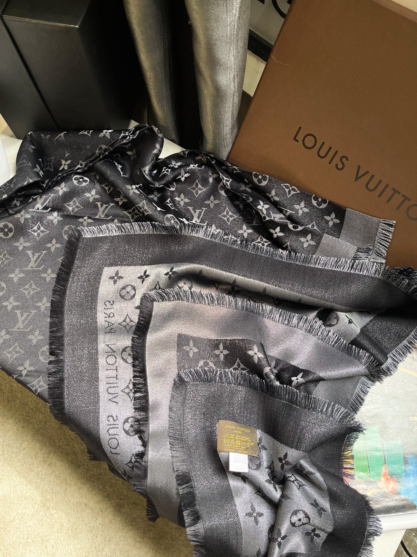 LV Metallic Box Brown Handtuch