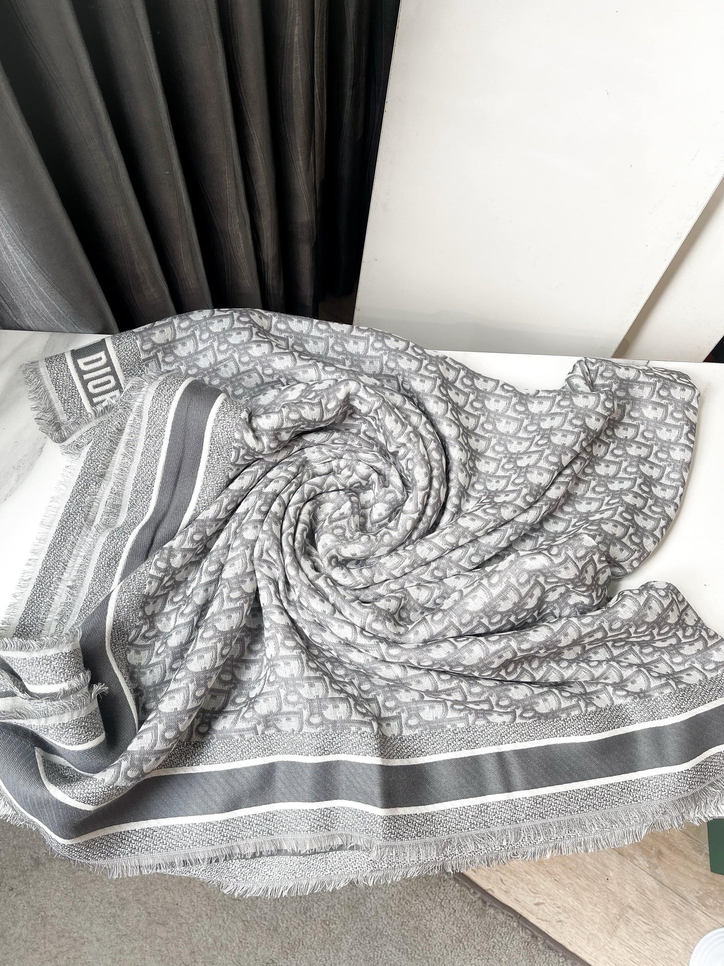 Khăn Dior New Khổ 140x140