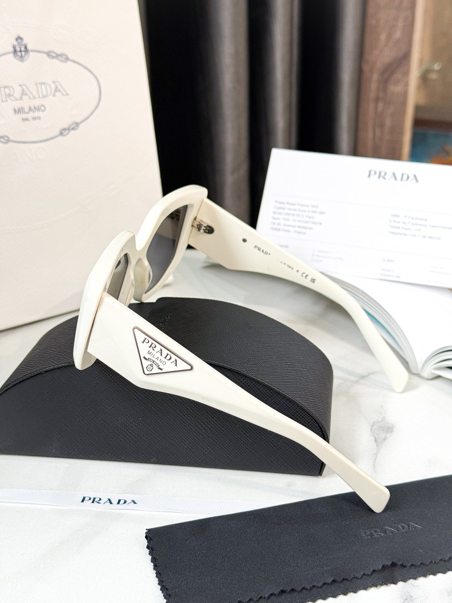 Kính Prada Used Trắng