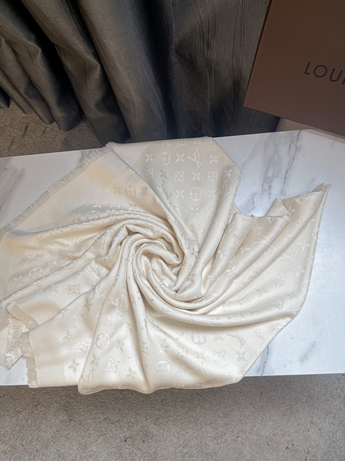 Khăn LV Khổ 140x140