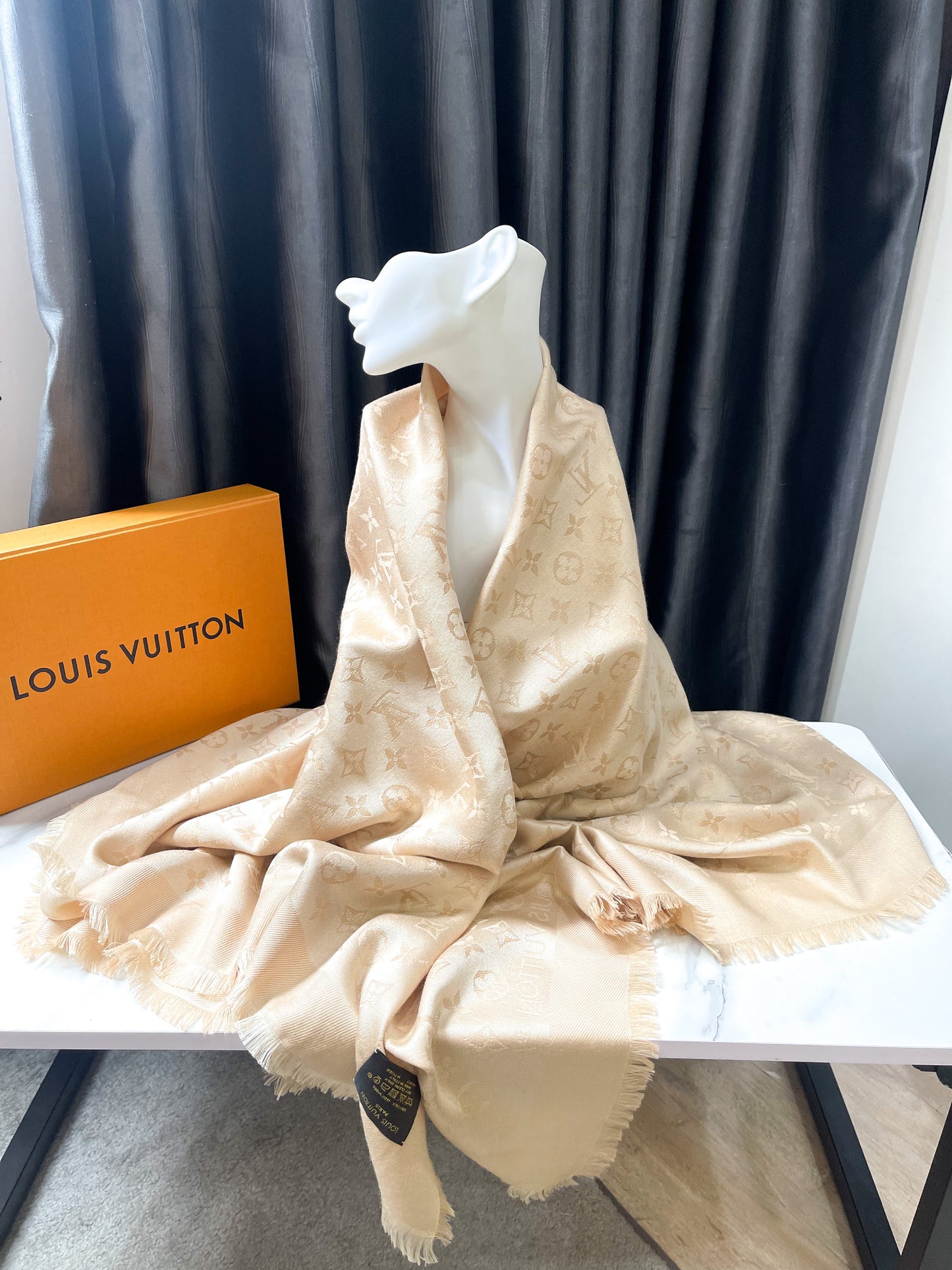 LV Towel Luxurious Color