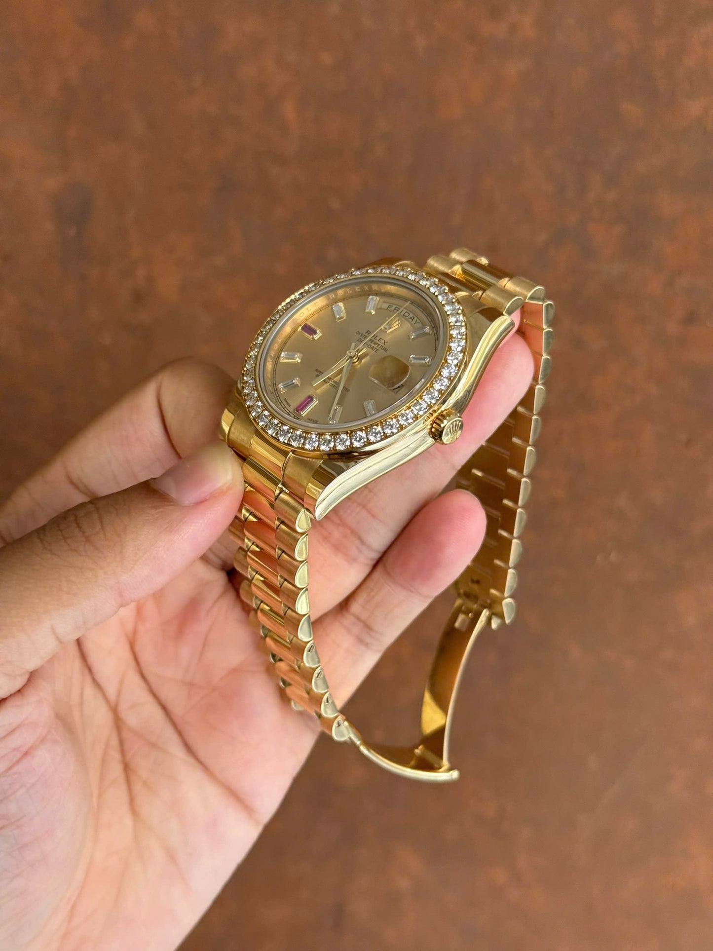 Đồng Hồ Rolex Daydate 41mm 218348 Cọc số ruby đỏ