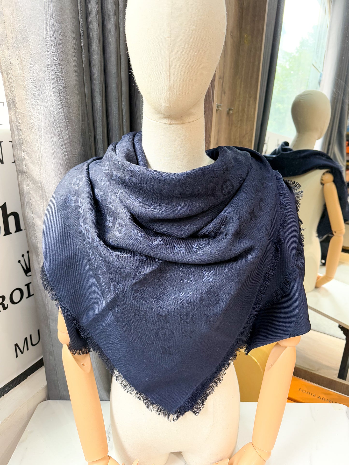 Khăn LV Khổ 140x140 10-2