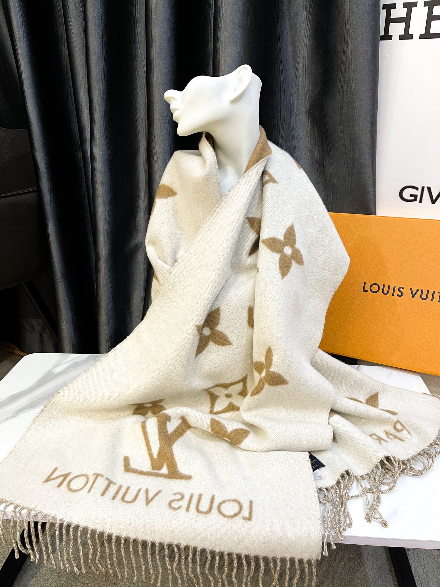LV Cashmere Reykjavik Scarf