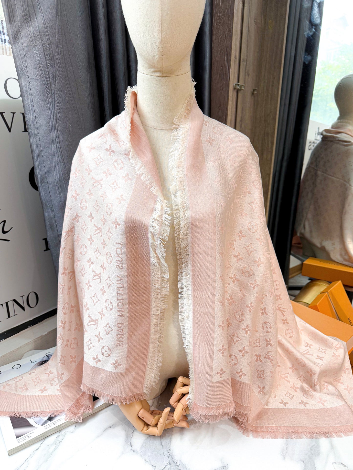 Khăn LV Hồng 27/3