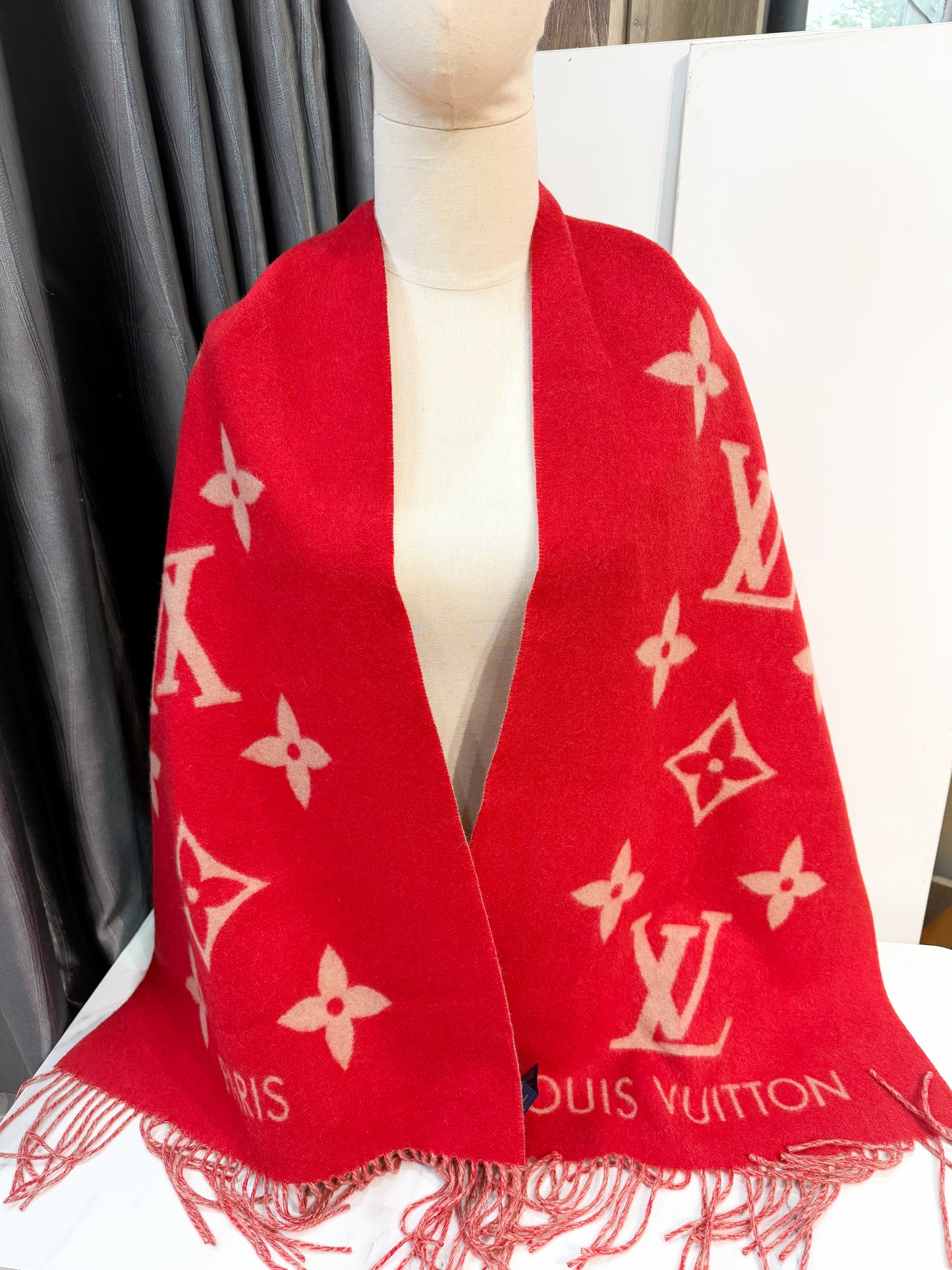 Khăn LV Cashmere Đỏ