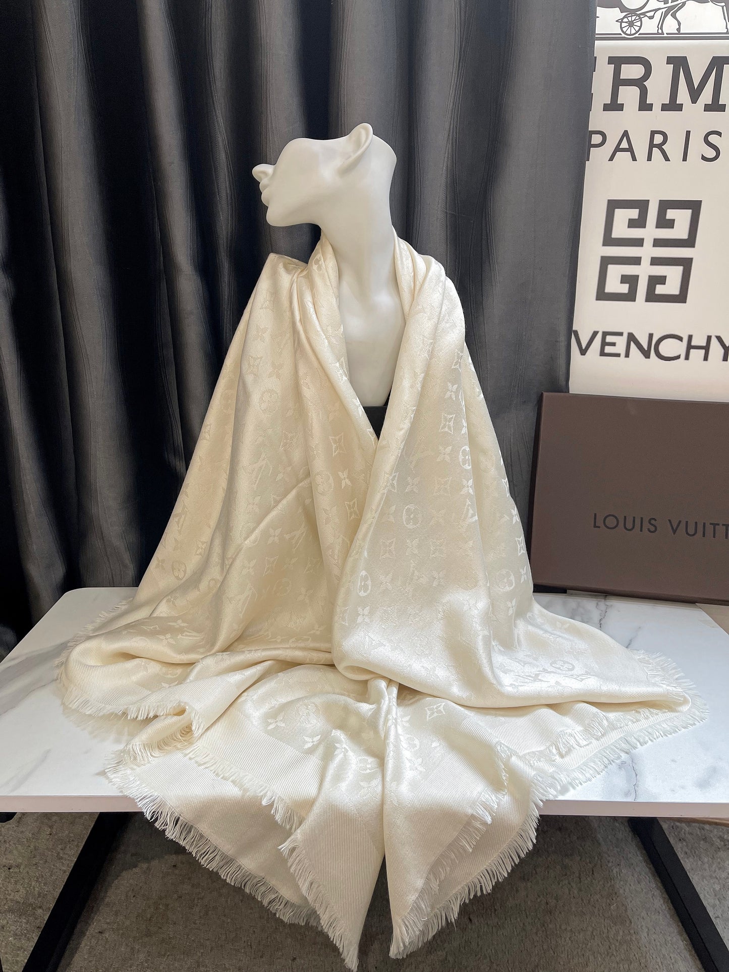 Khăn LV Khổ 140x140