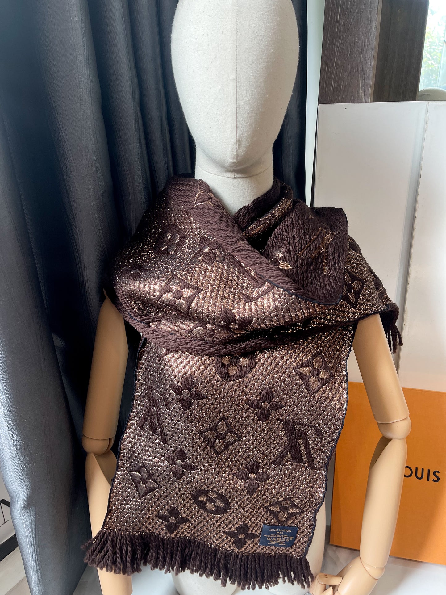 Khăn LV Len Ánh Kim Nâu