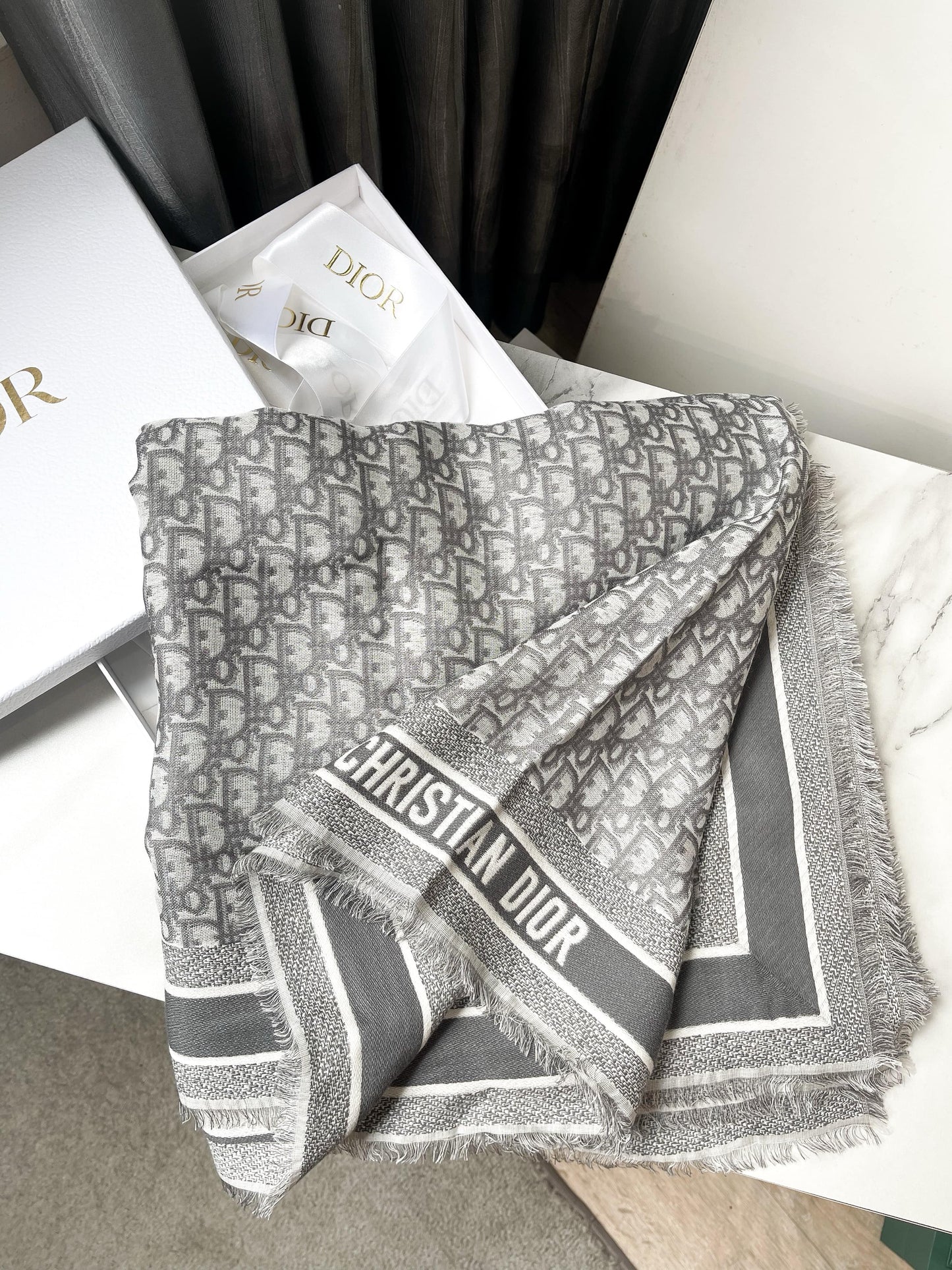 Khăn Dior New Khổ 140x140