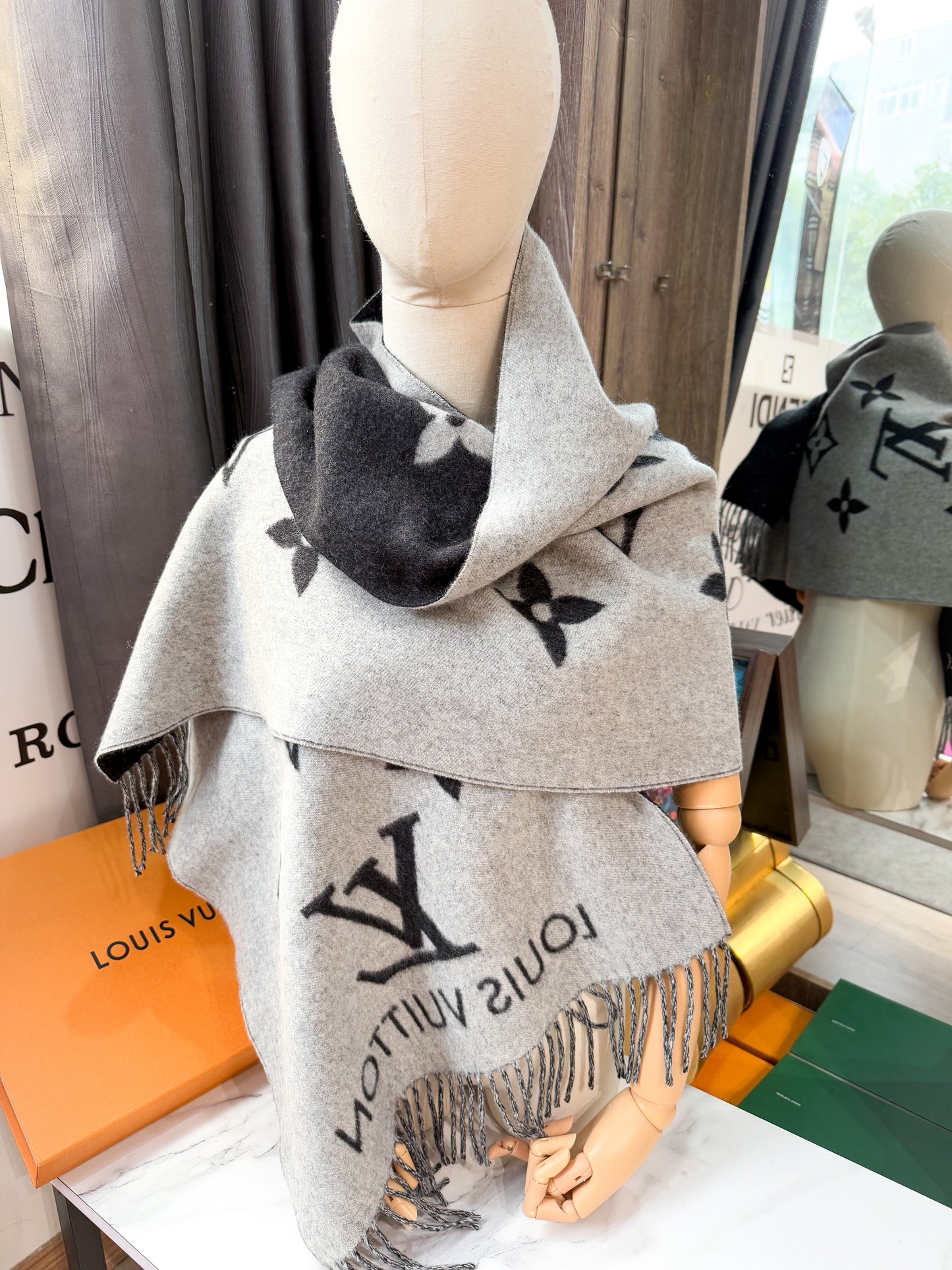 Khăn LV Cashmere Đính Hạt