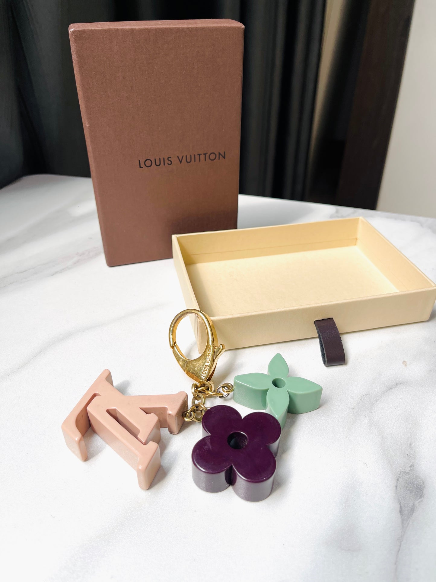 Charm LV
