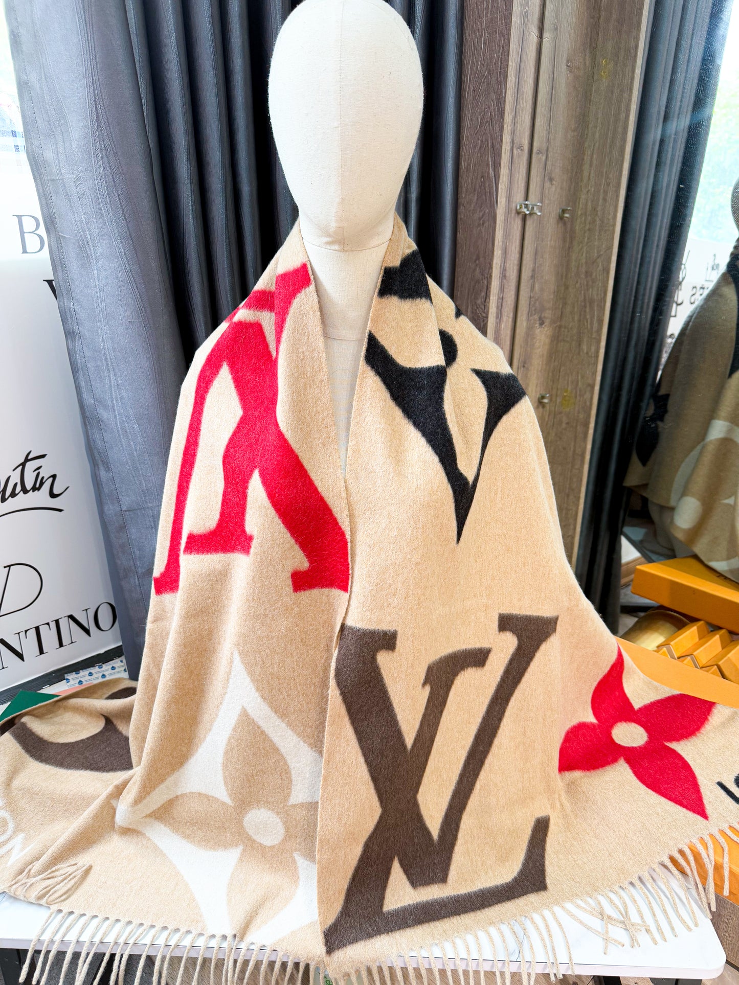 Khăn Choàng LV Cashmere Begie 14/5