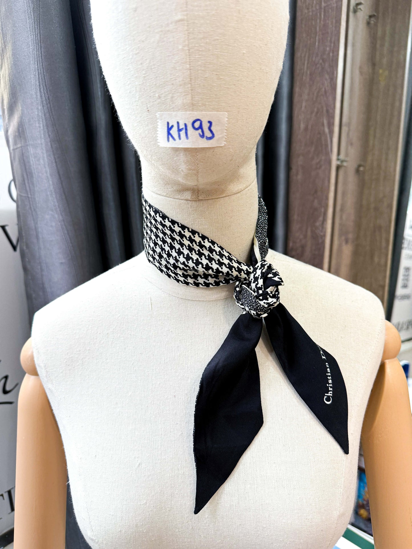 Khăn Twilly Dior Used KH93